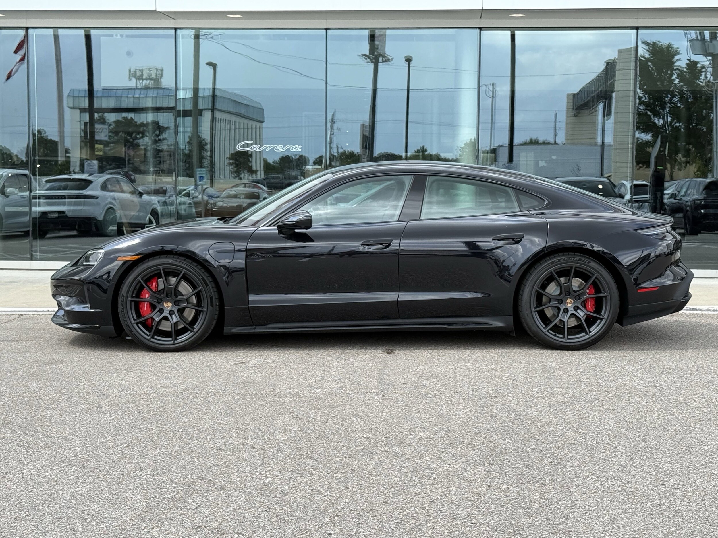 2025 Porsche Taycan GTS photo 2