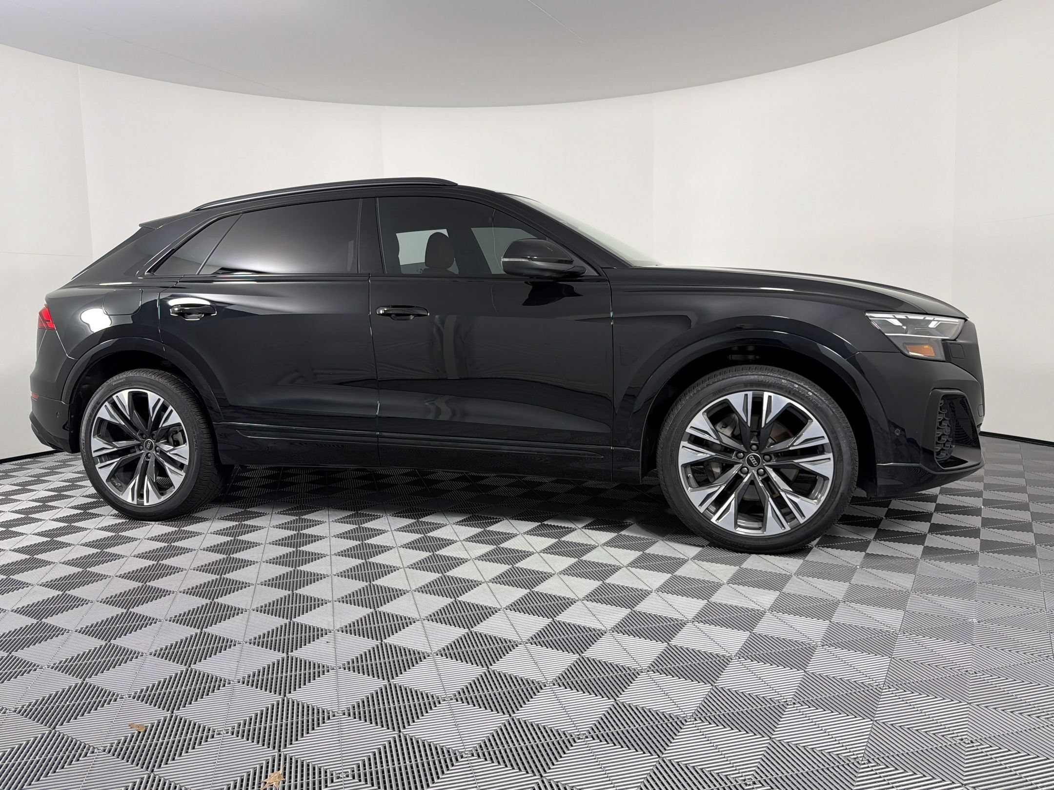 Q8 Premium Plus SUV