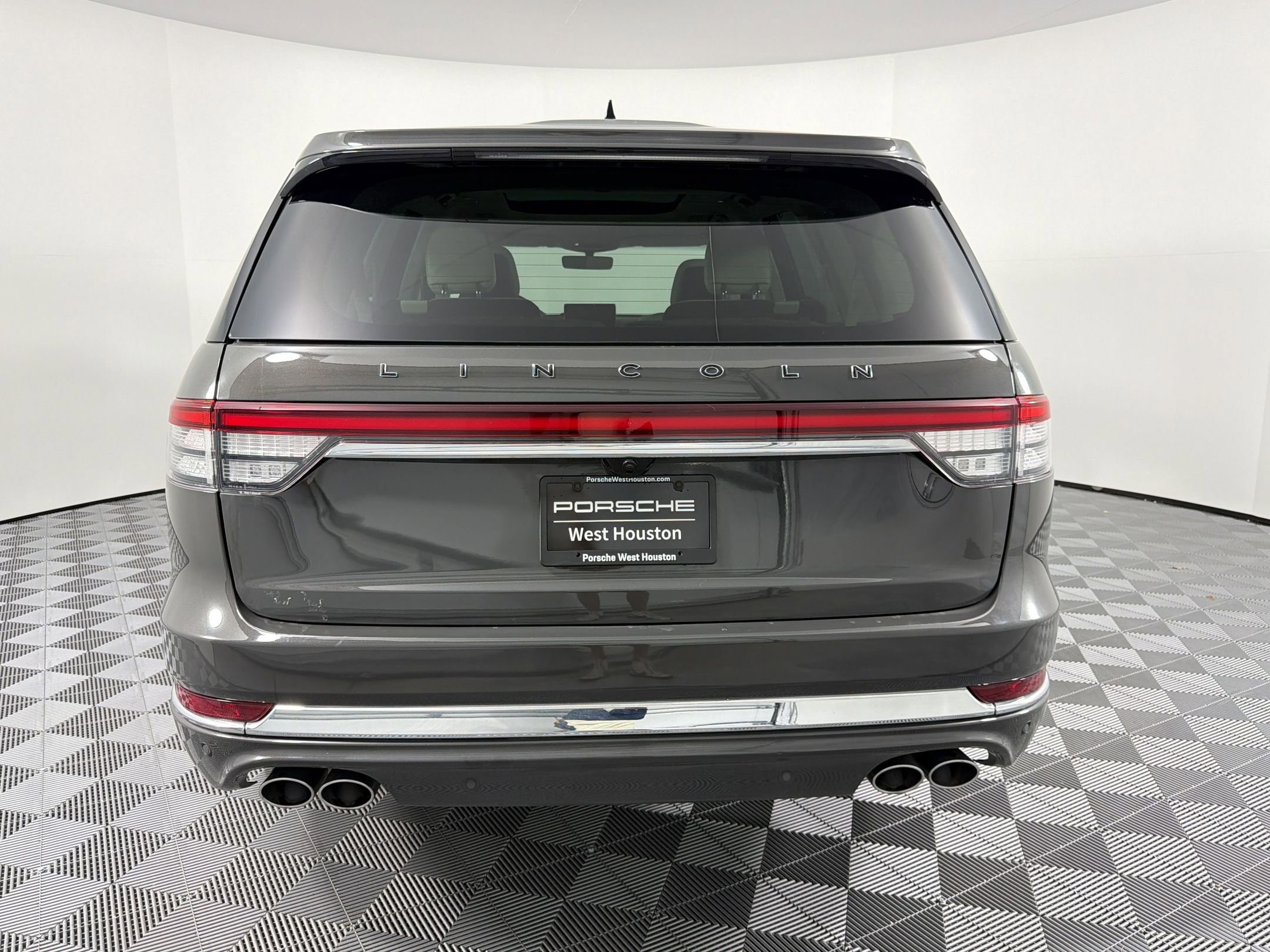 Aviator Black Label SUV
