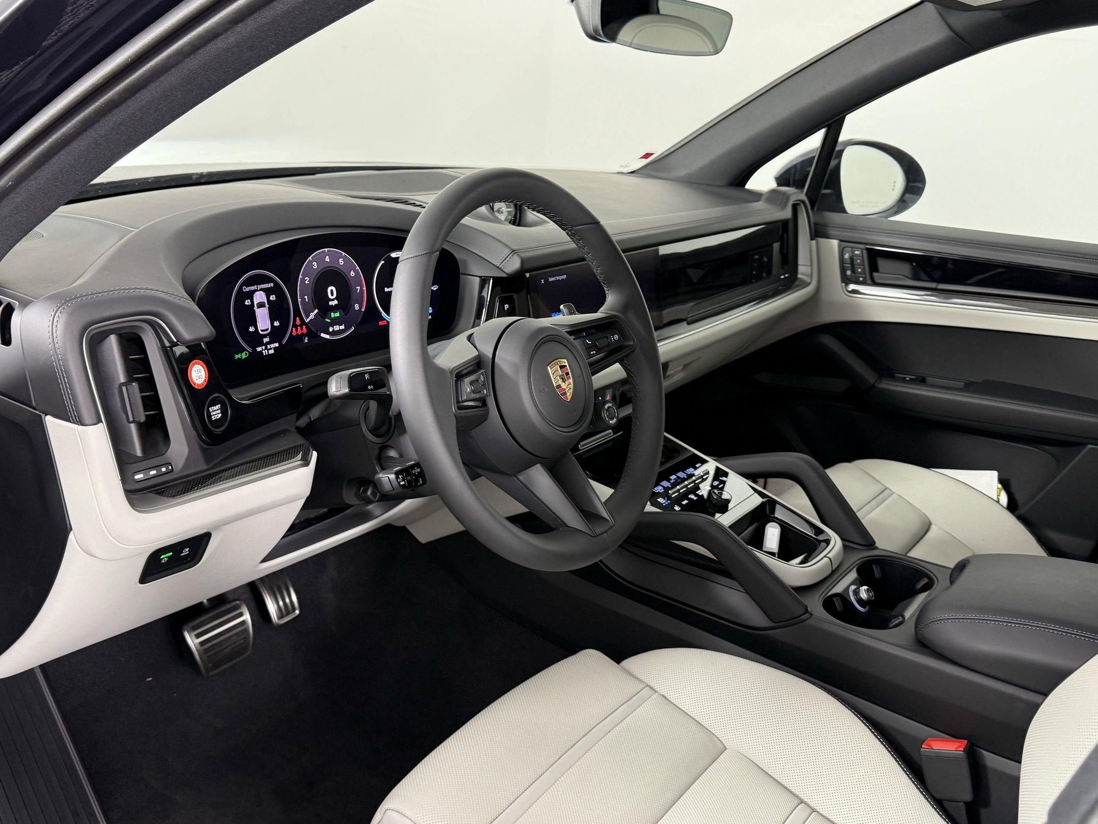 2025 Porsche Cayenne S E-Hybrid photo 4