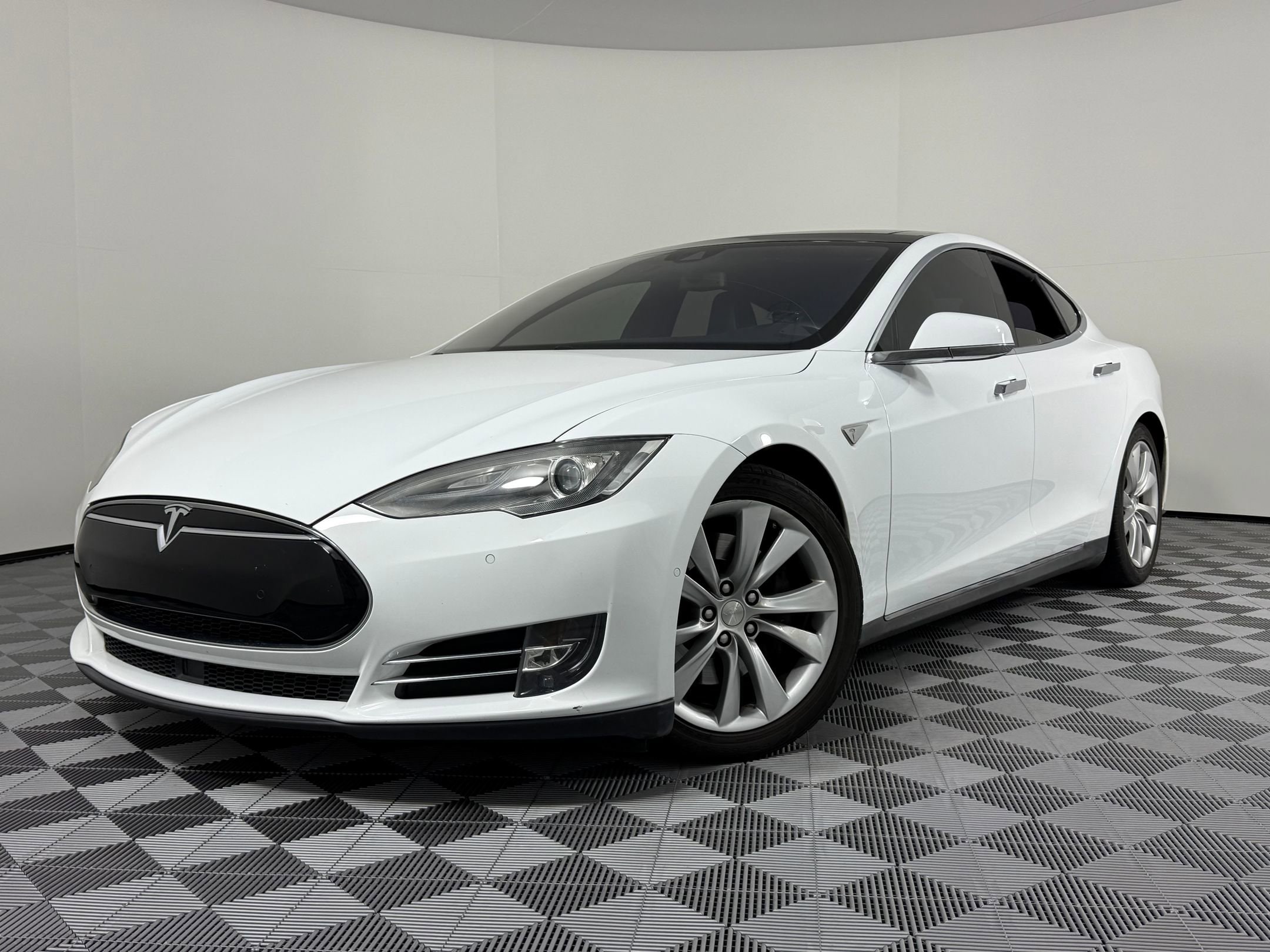 2016 Tesla Model S 90D's photo
