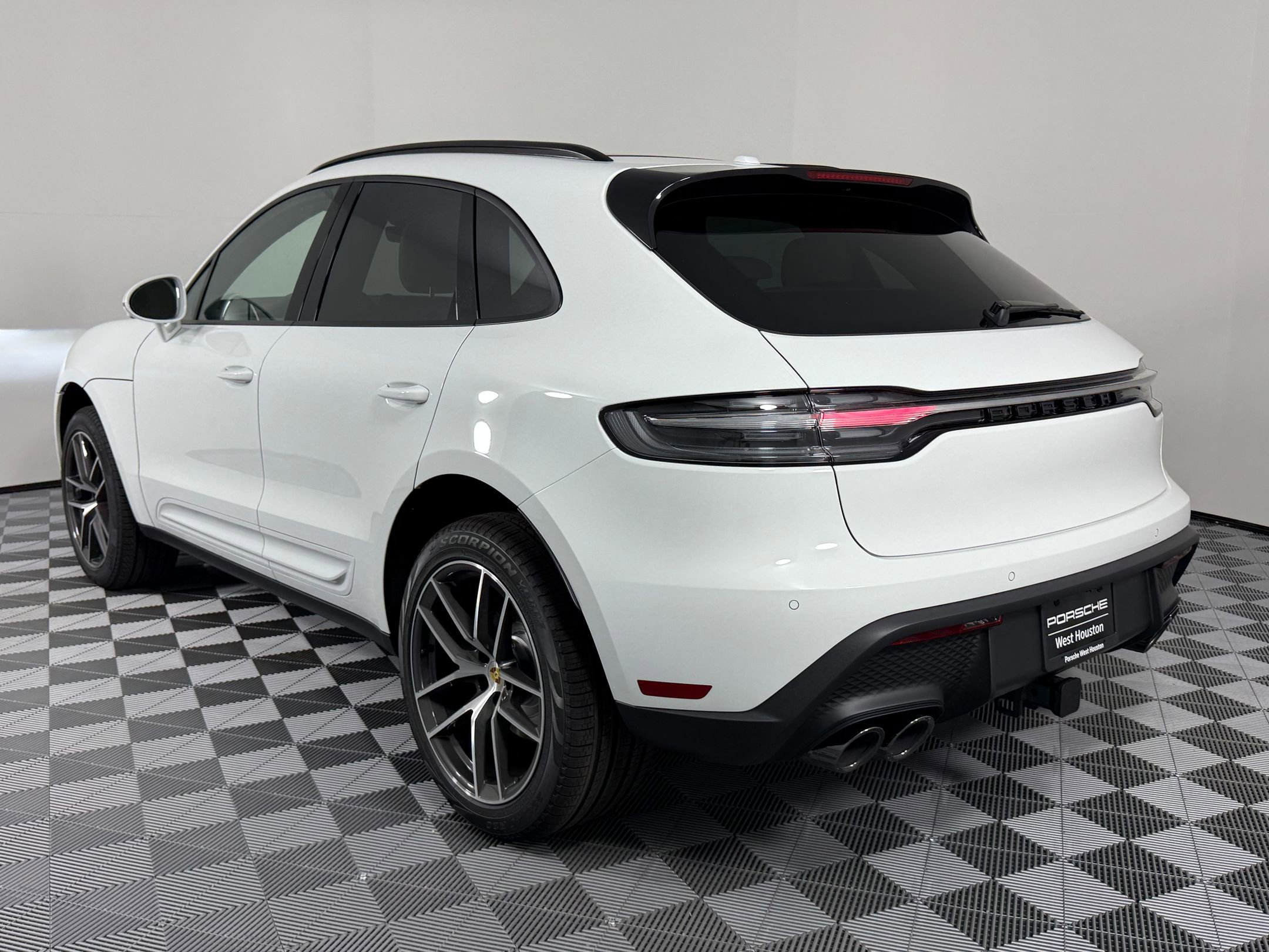 2026 Porsche Macan T photo 3