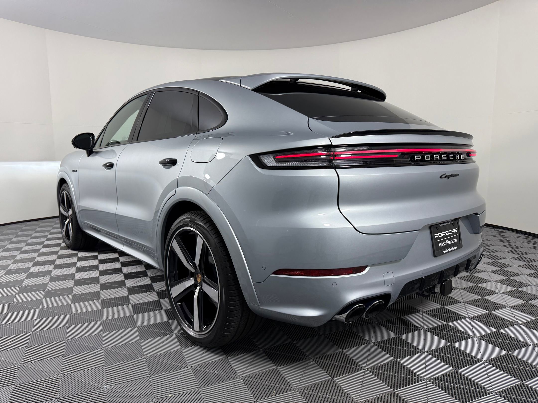 2026 Porsche Cayenne E-Hybrid Coupe photo 3