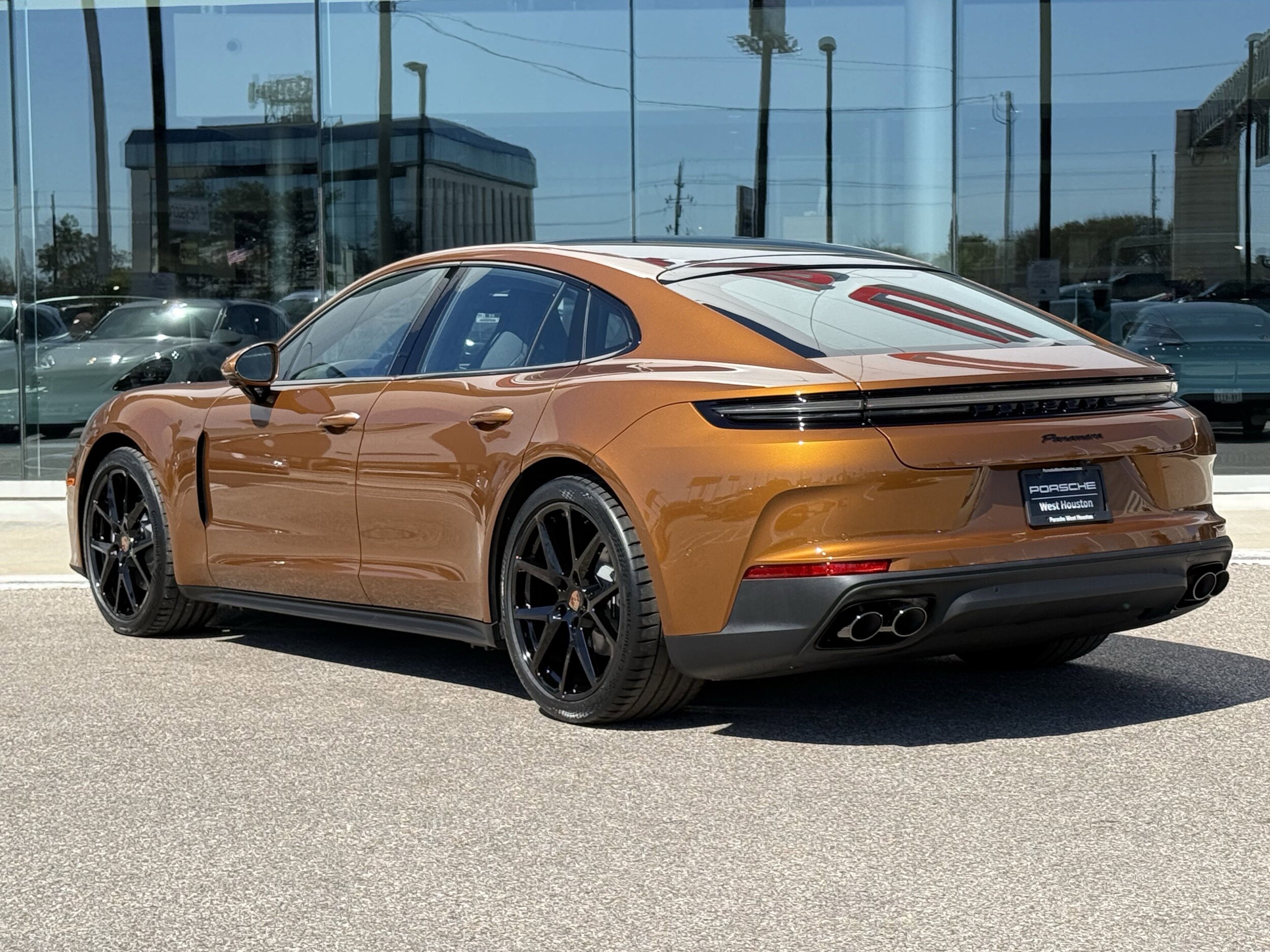 2025 Porsche Panamera 4 photo 3