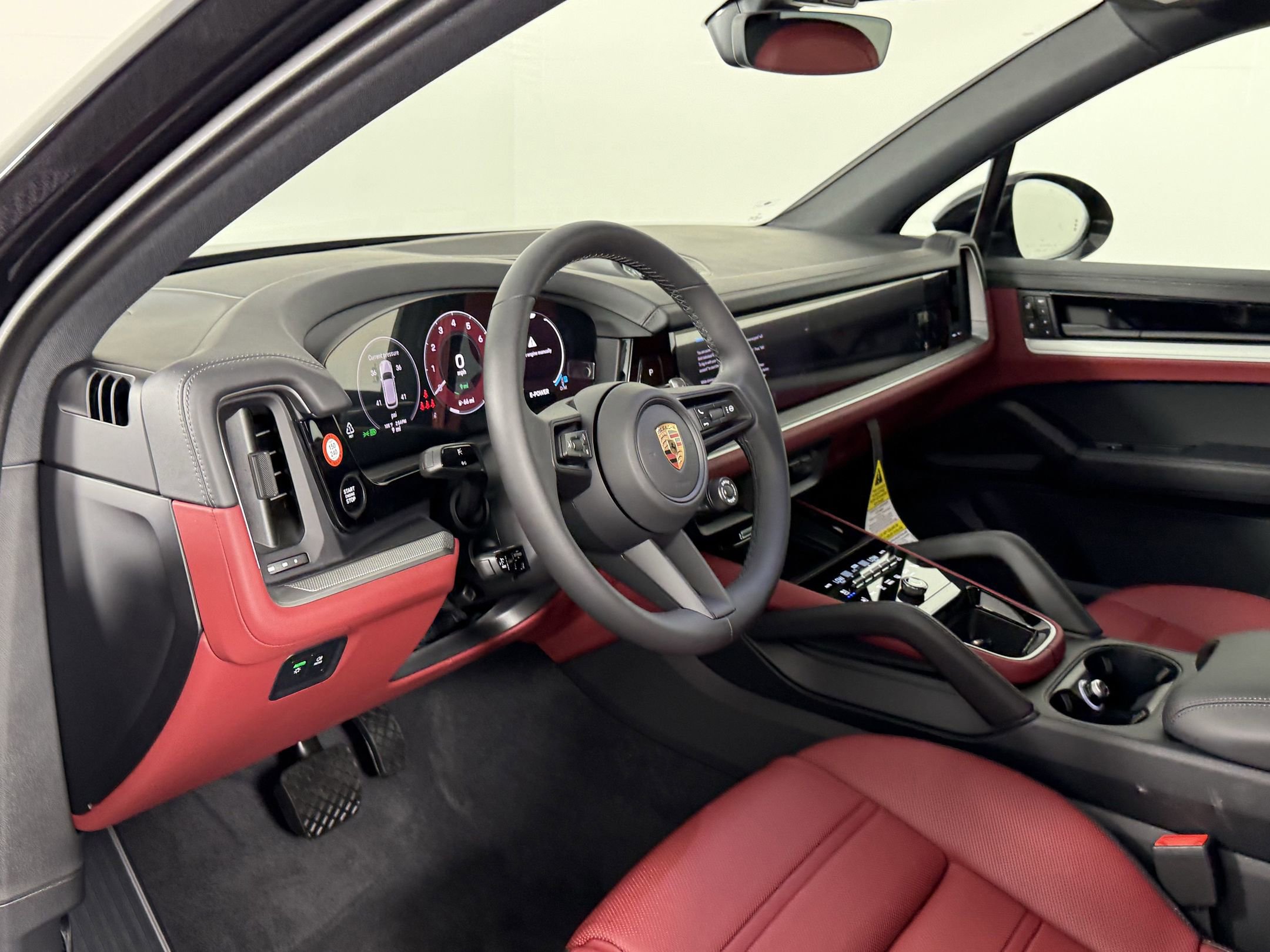 2025 Porsche Cayenne E-Hybrid photo 4