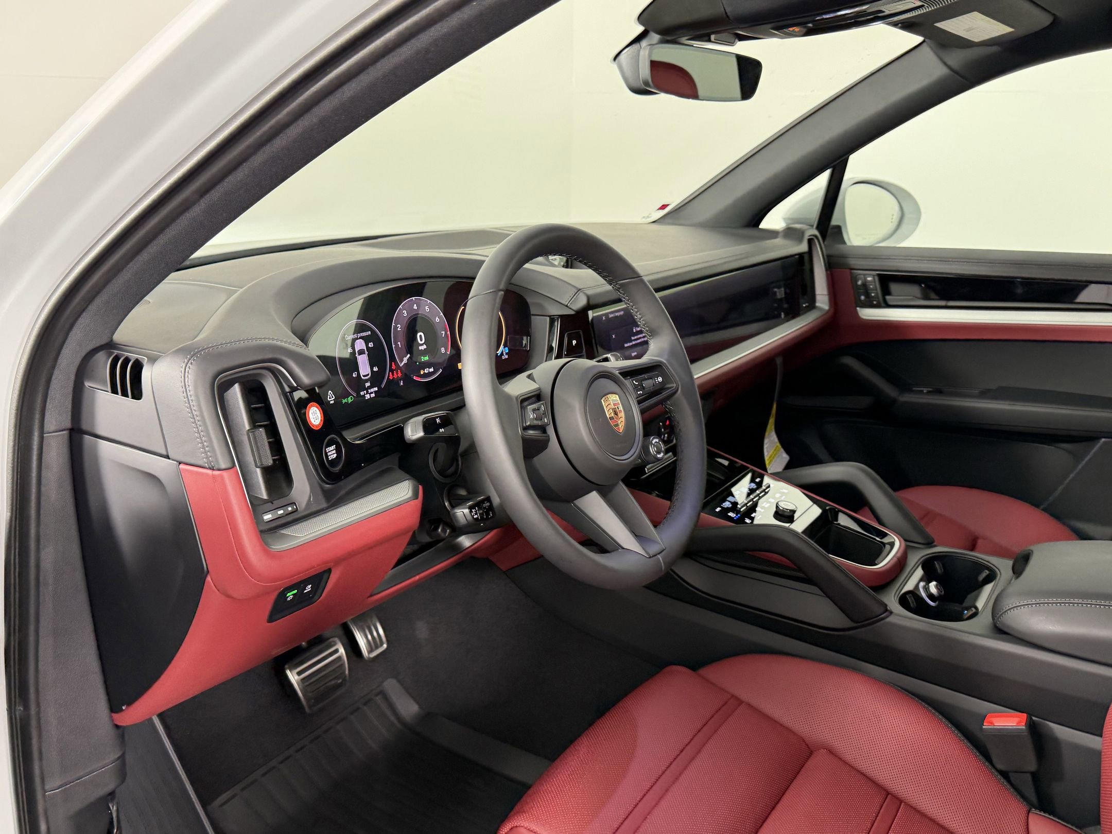 2025 Porsche Cayenne S E-Hybrid photo 4
