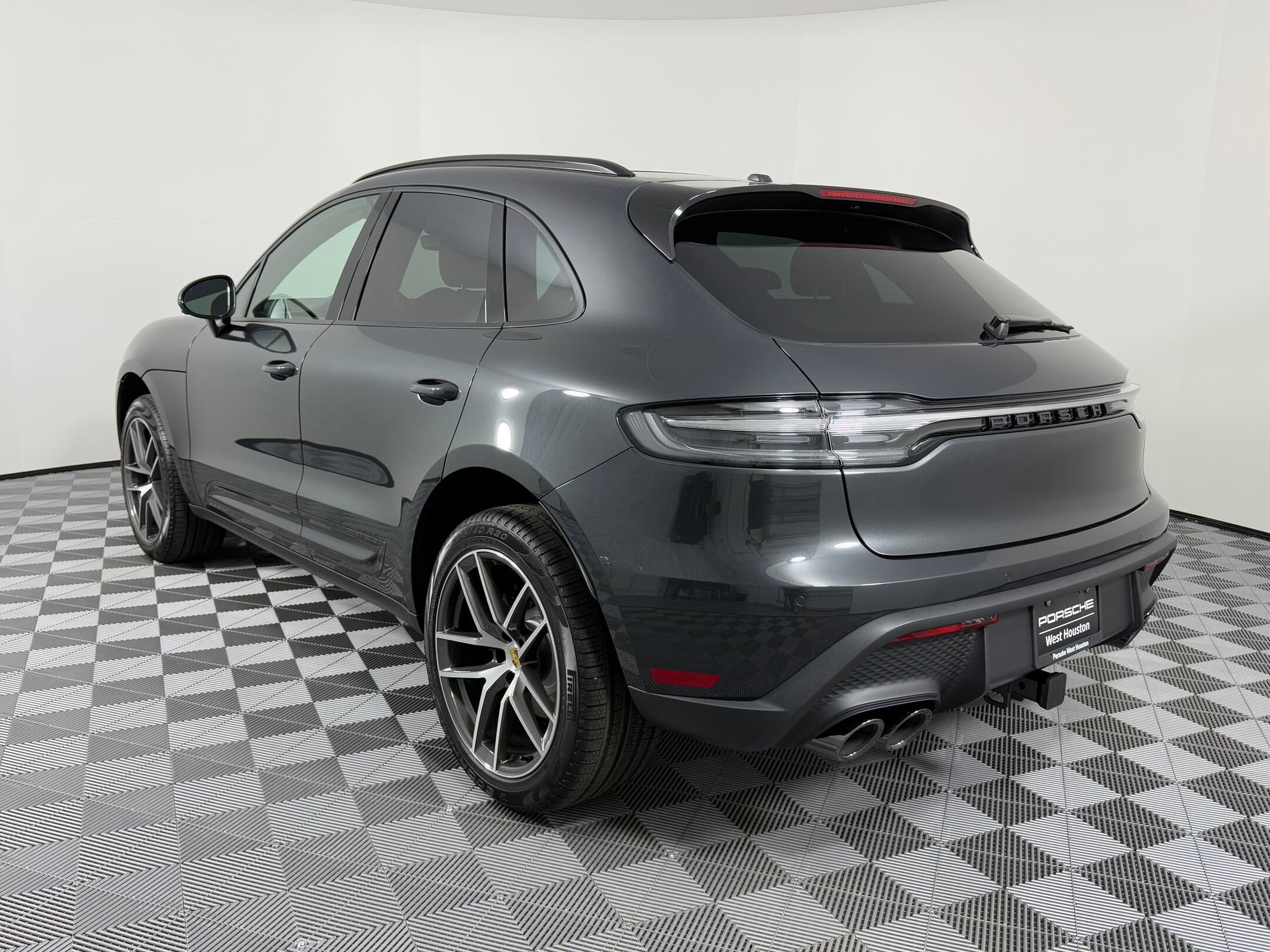 2026 Porsche Macan T photo 3