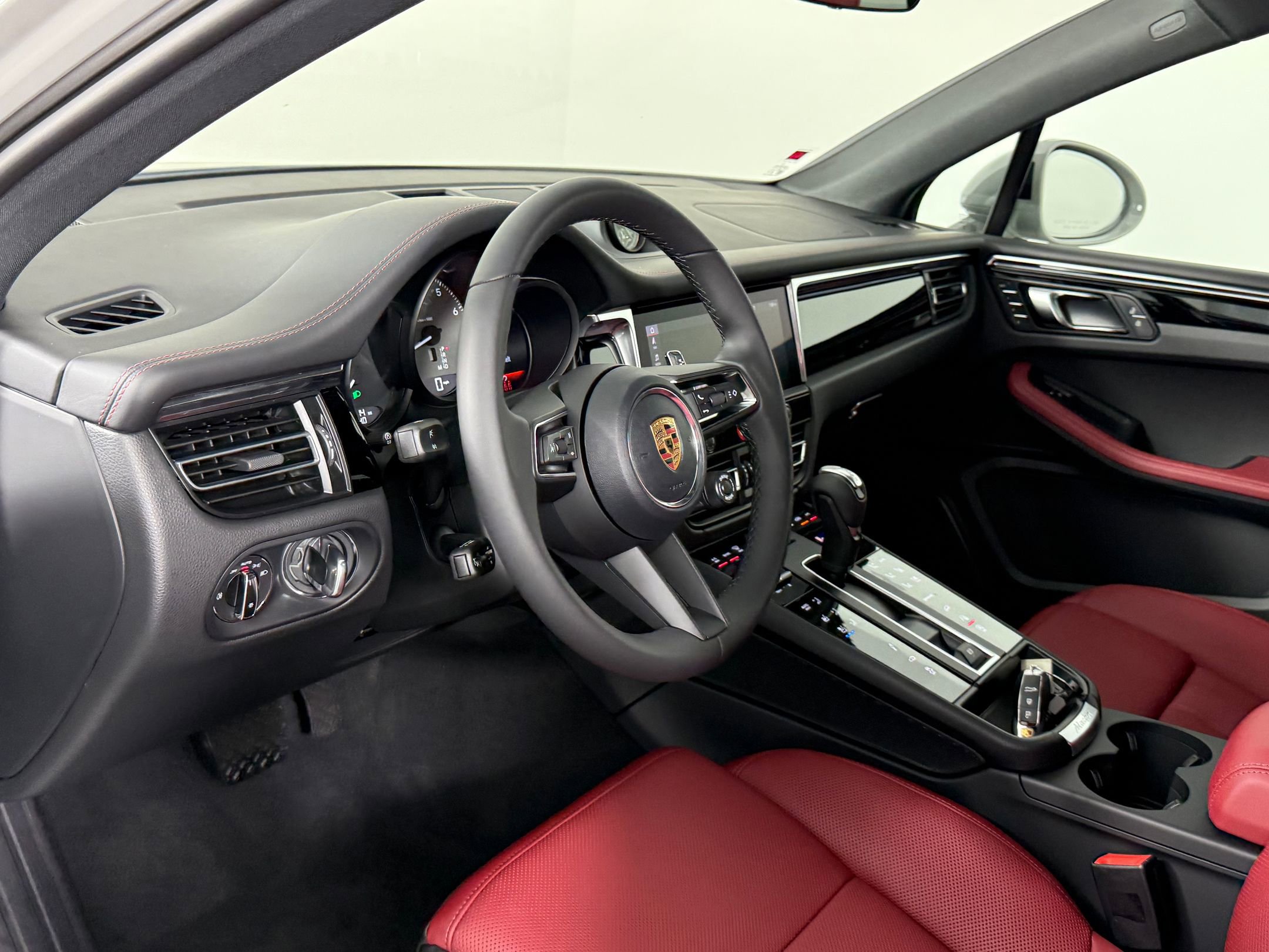 2026 Porsche Macan S photo 4