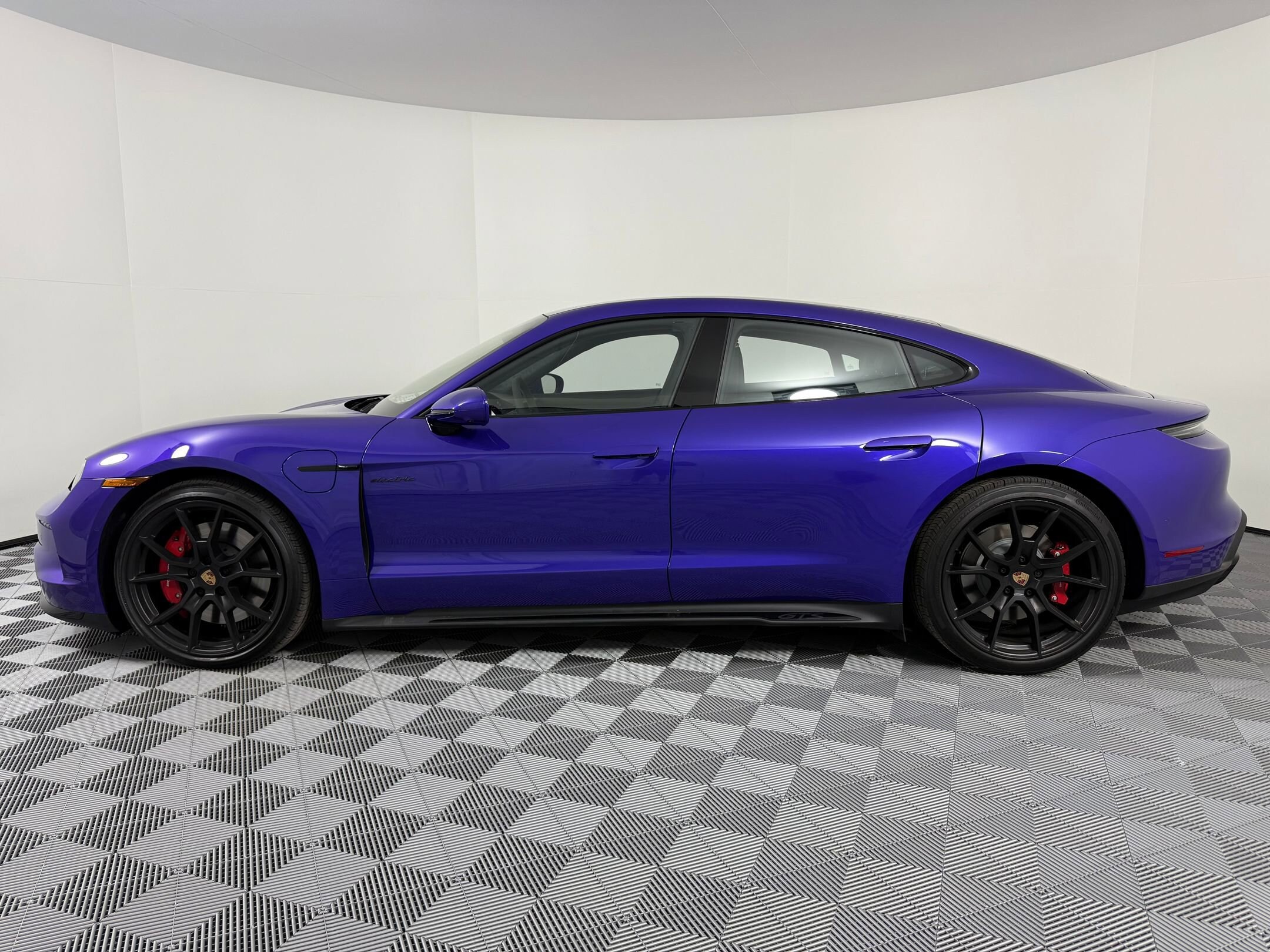 2026 Porsche Taycan GTS photo 2