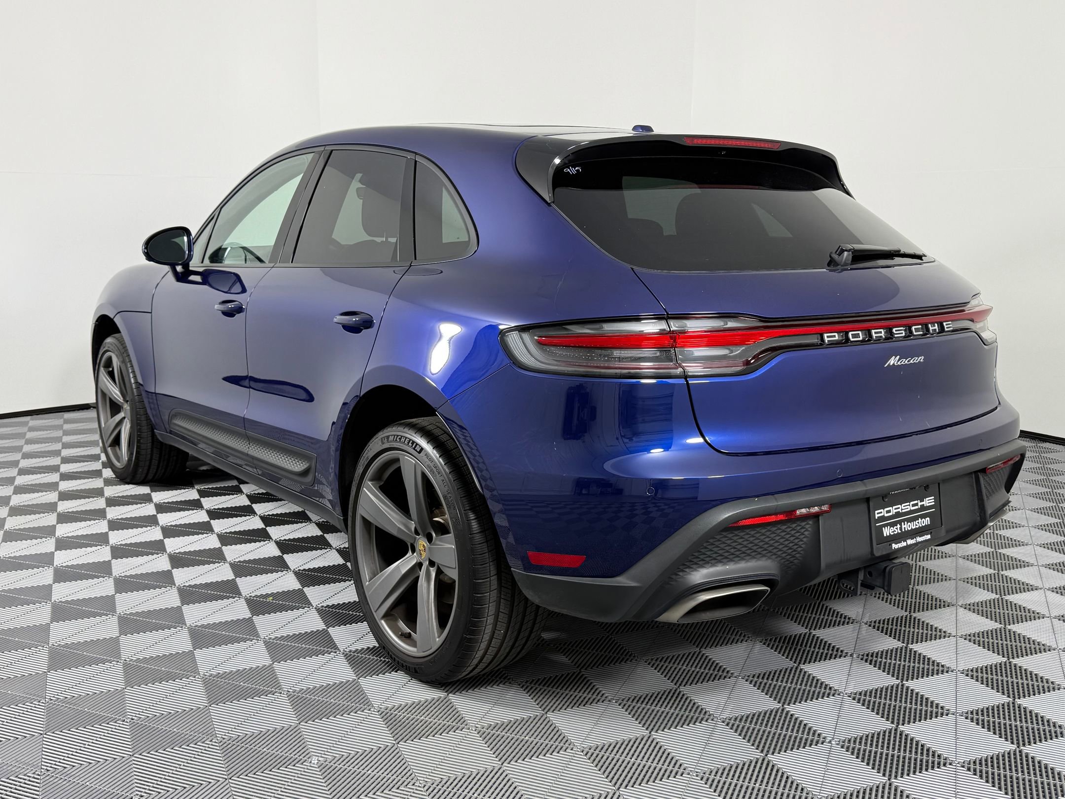 2025 Porsche Macan T photo 3