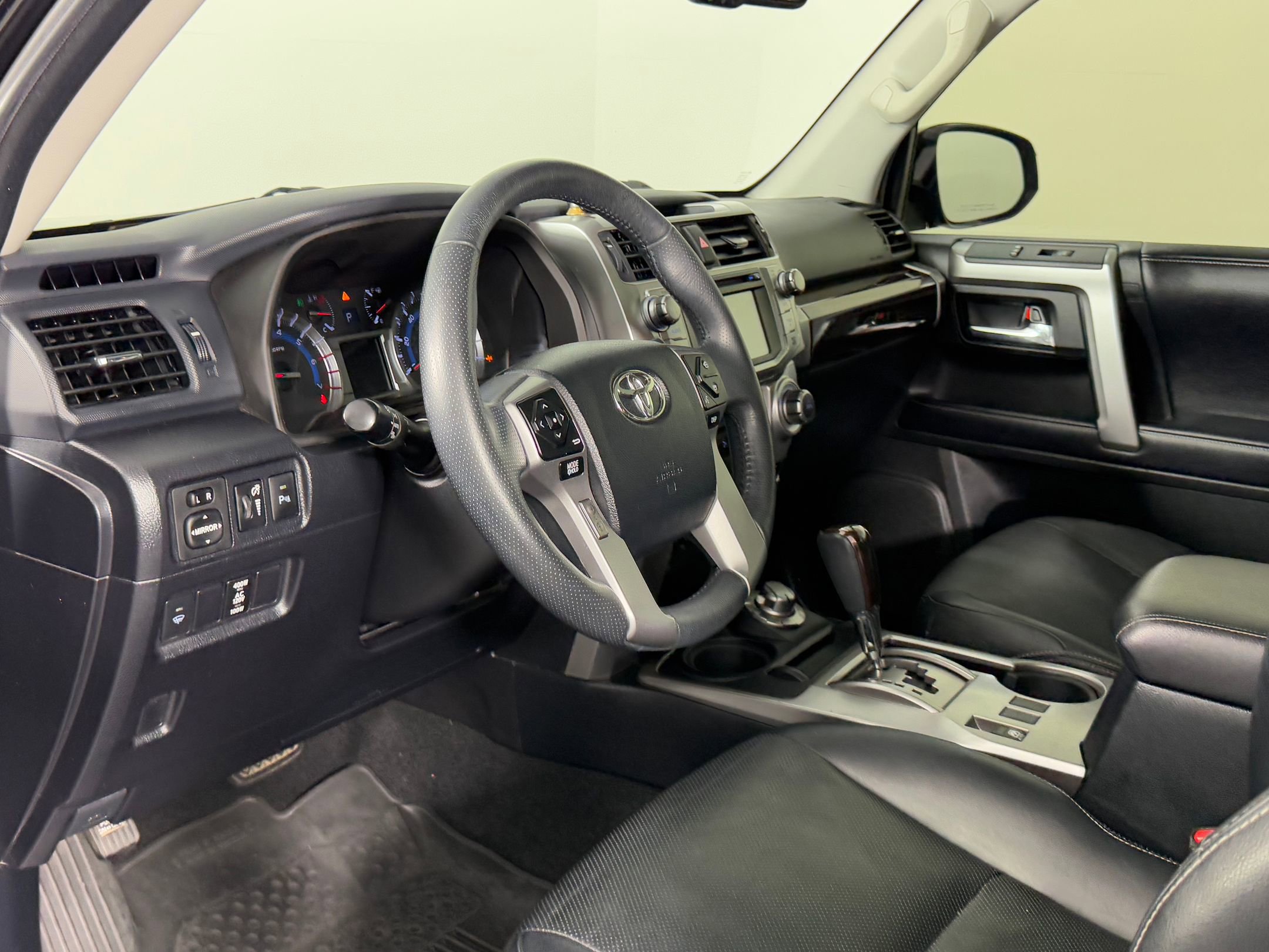 2018 Toyota 4Runner SR5 Premium photo 4