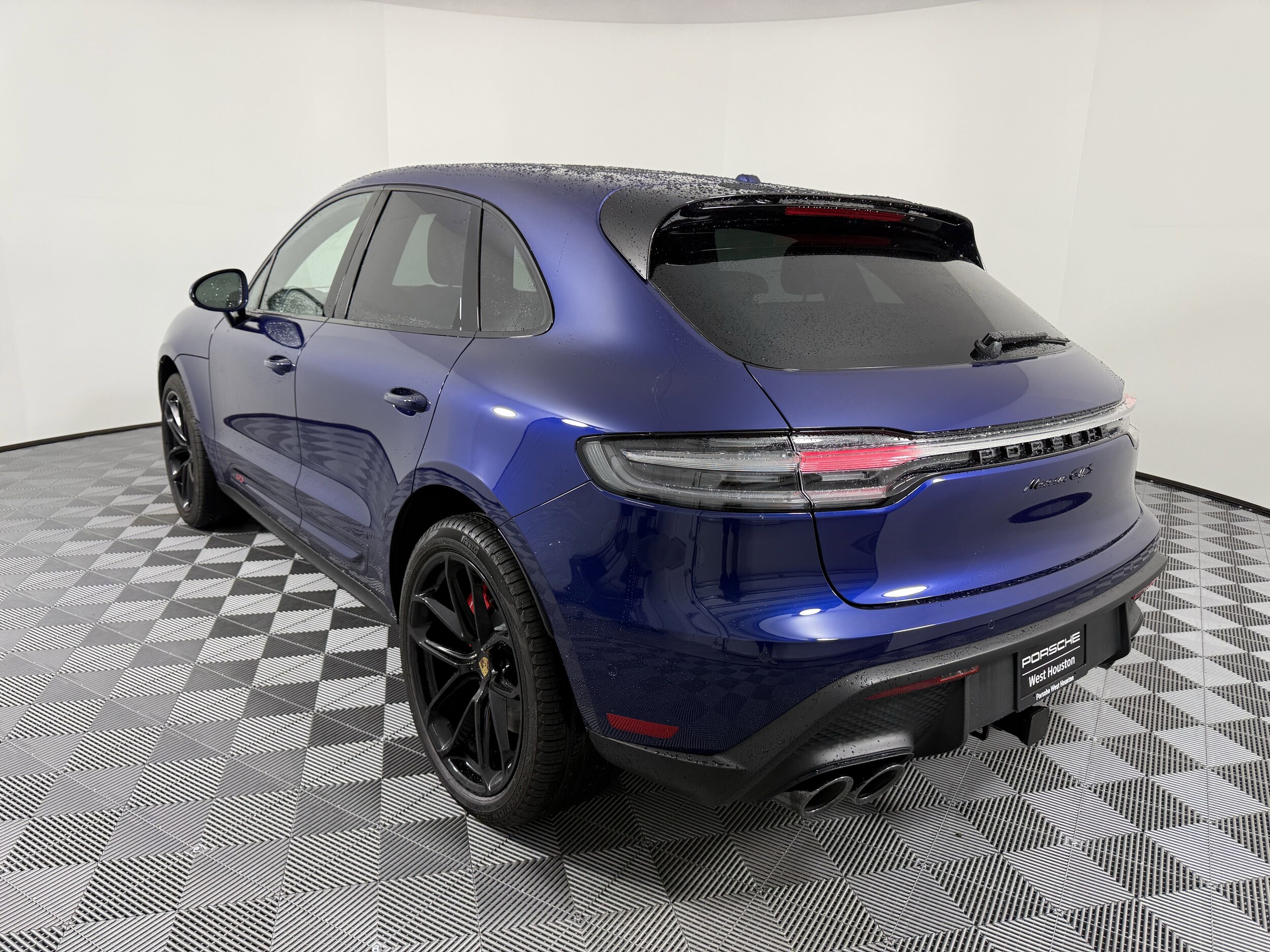 2025 Porsche Macan GTS photo 3