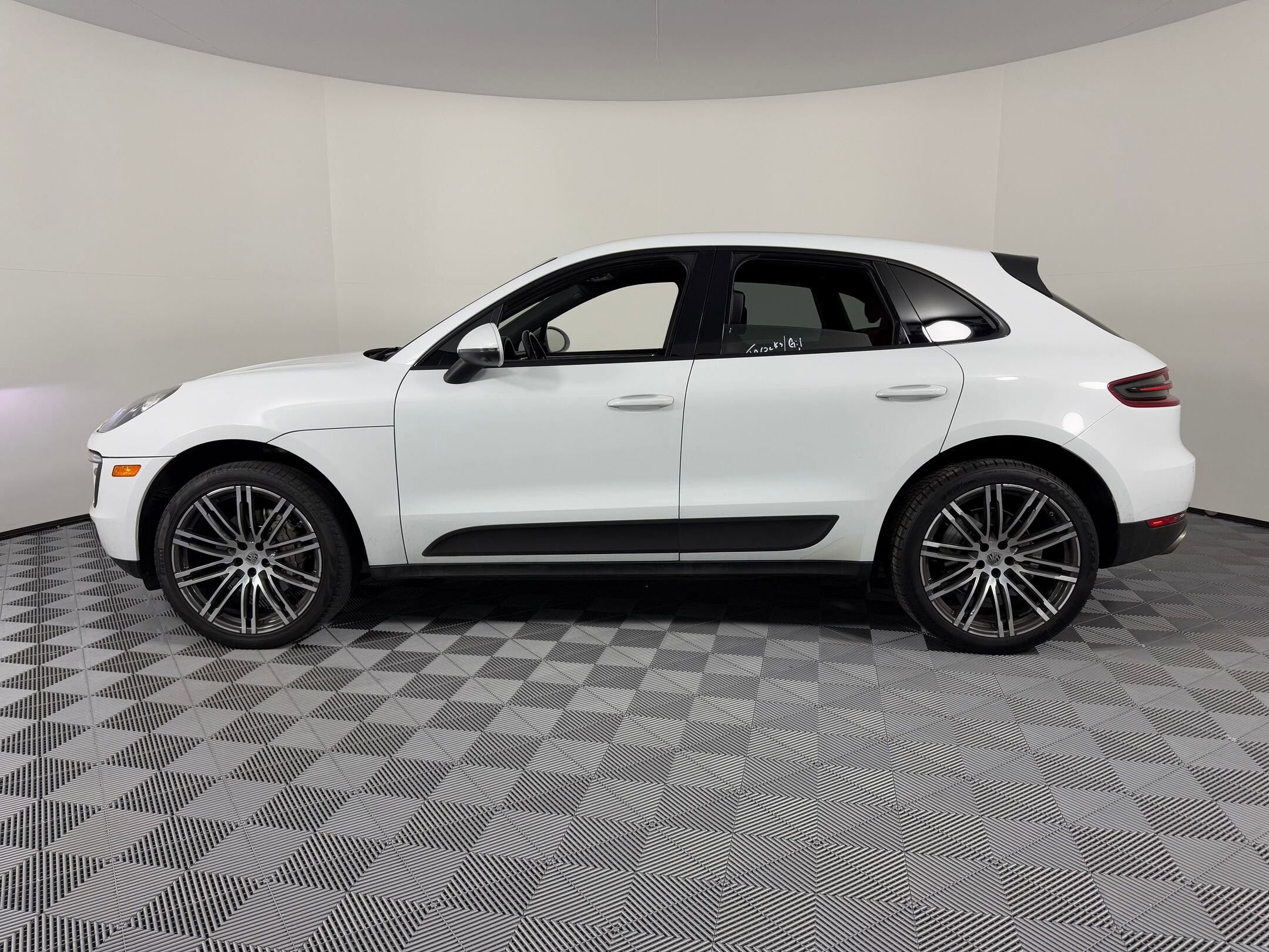 2018 Porsche Macan S photo 2