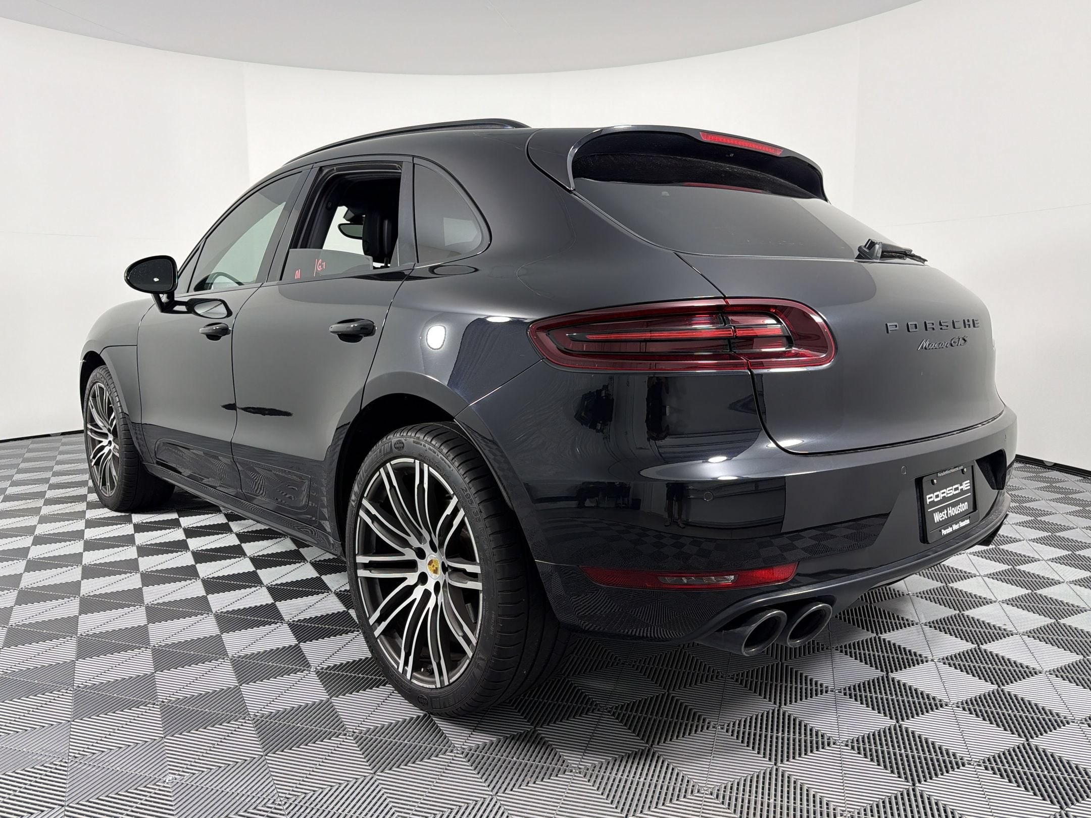 Macan GTS SUV