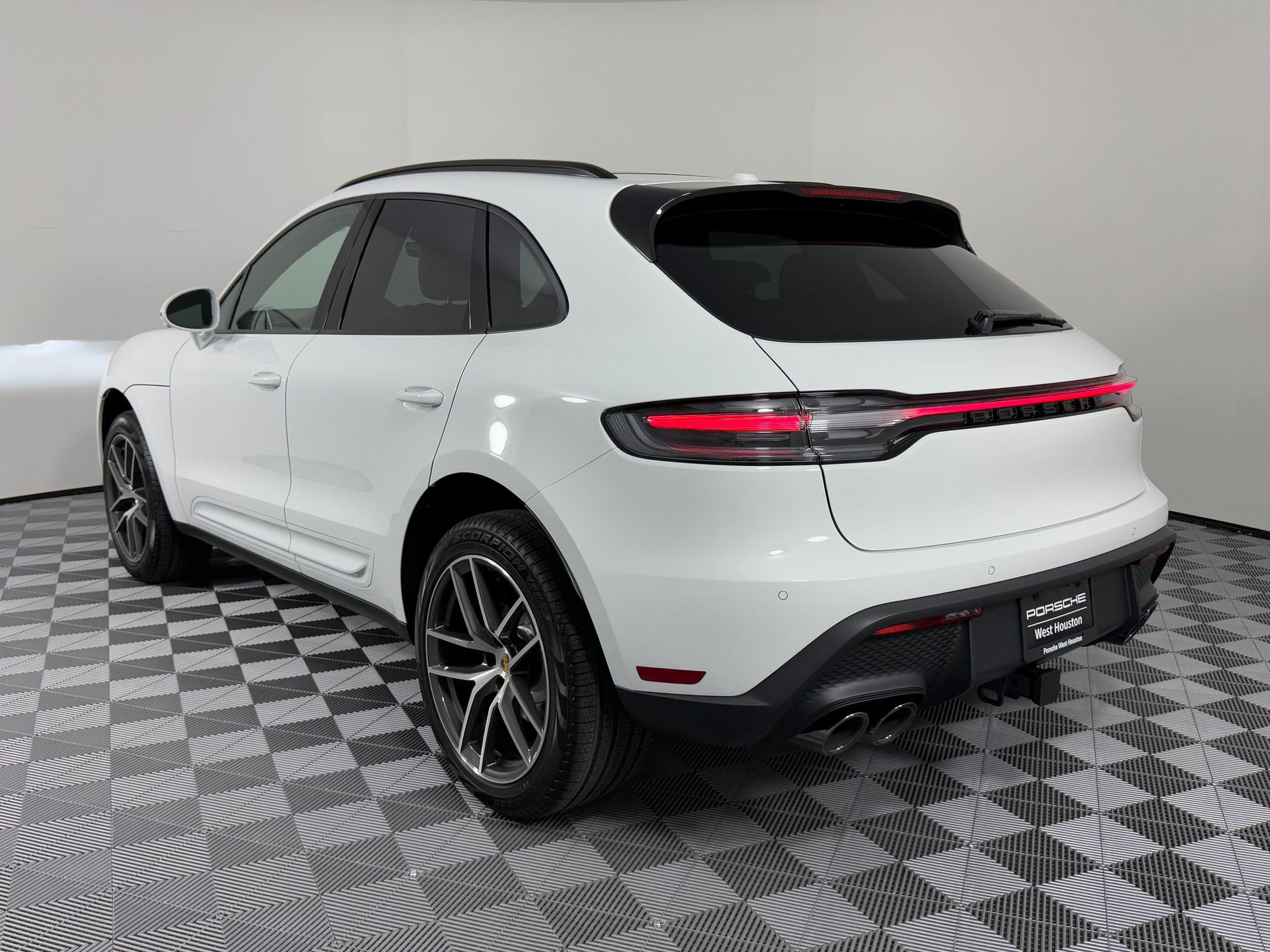 2026 Porsche Macan T photo 3