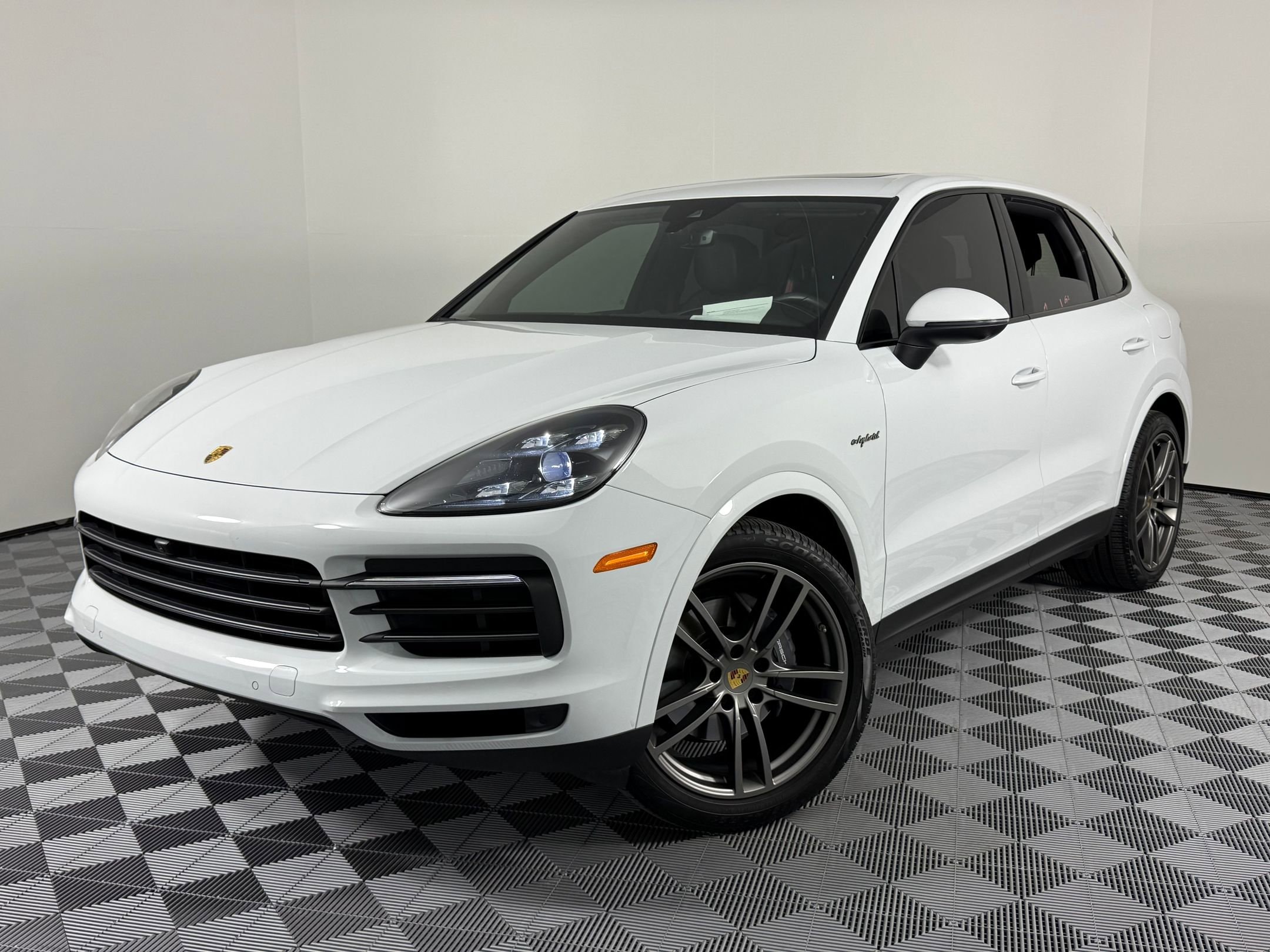 2023 Porsche Cayenne Platinum Edition E-Hybrid