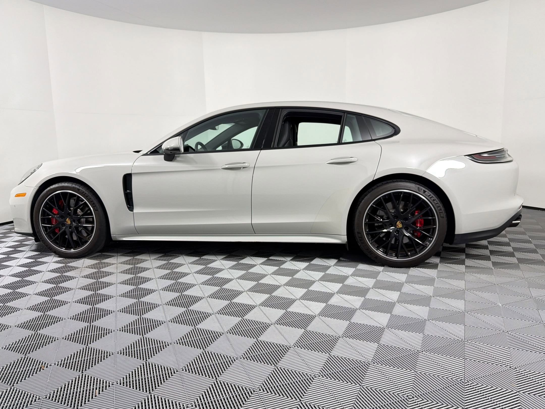 Panamera 4S Hatchback