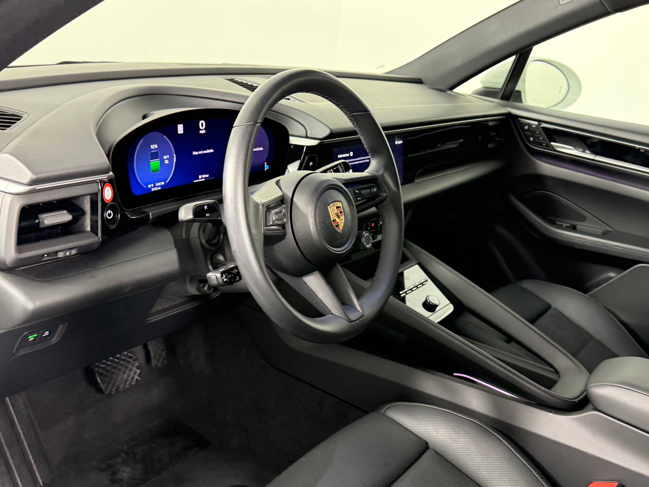 2025 Porsche Macan Electric photo 4