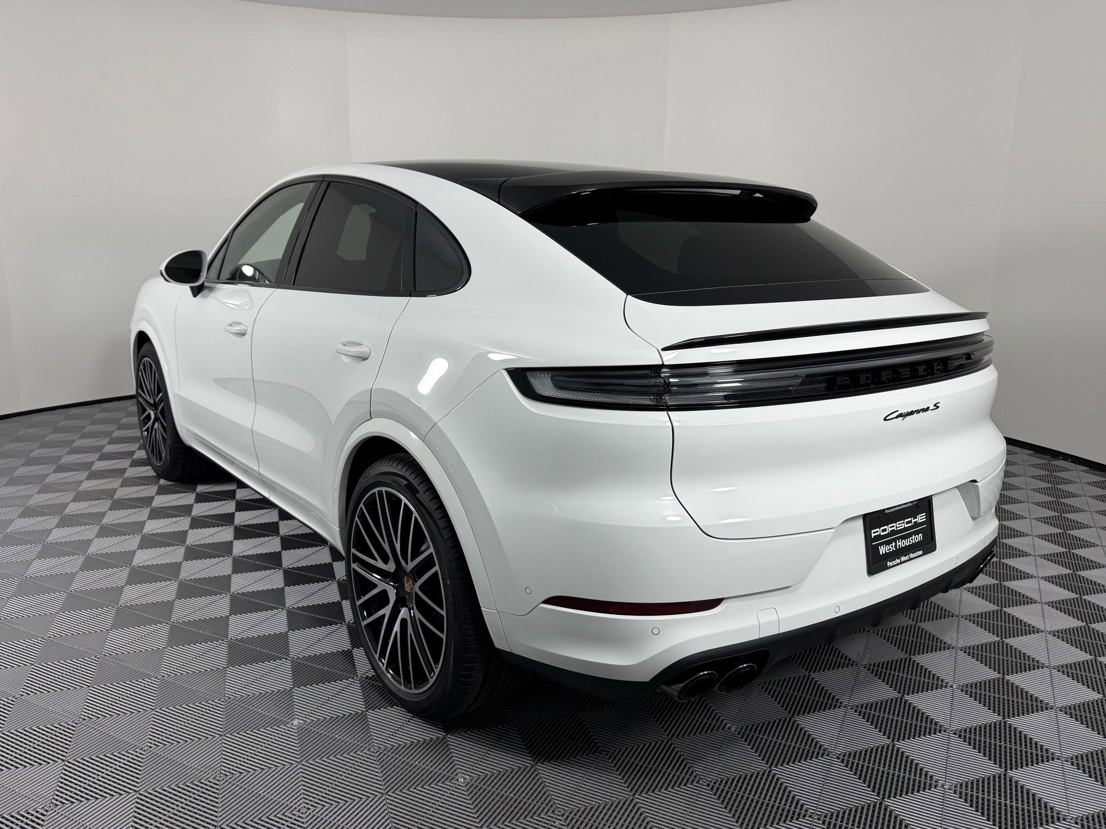 2026 Porsche Cayenne Coupe S photo 3