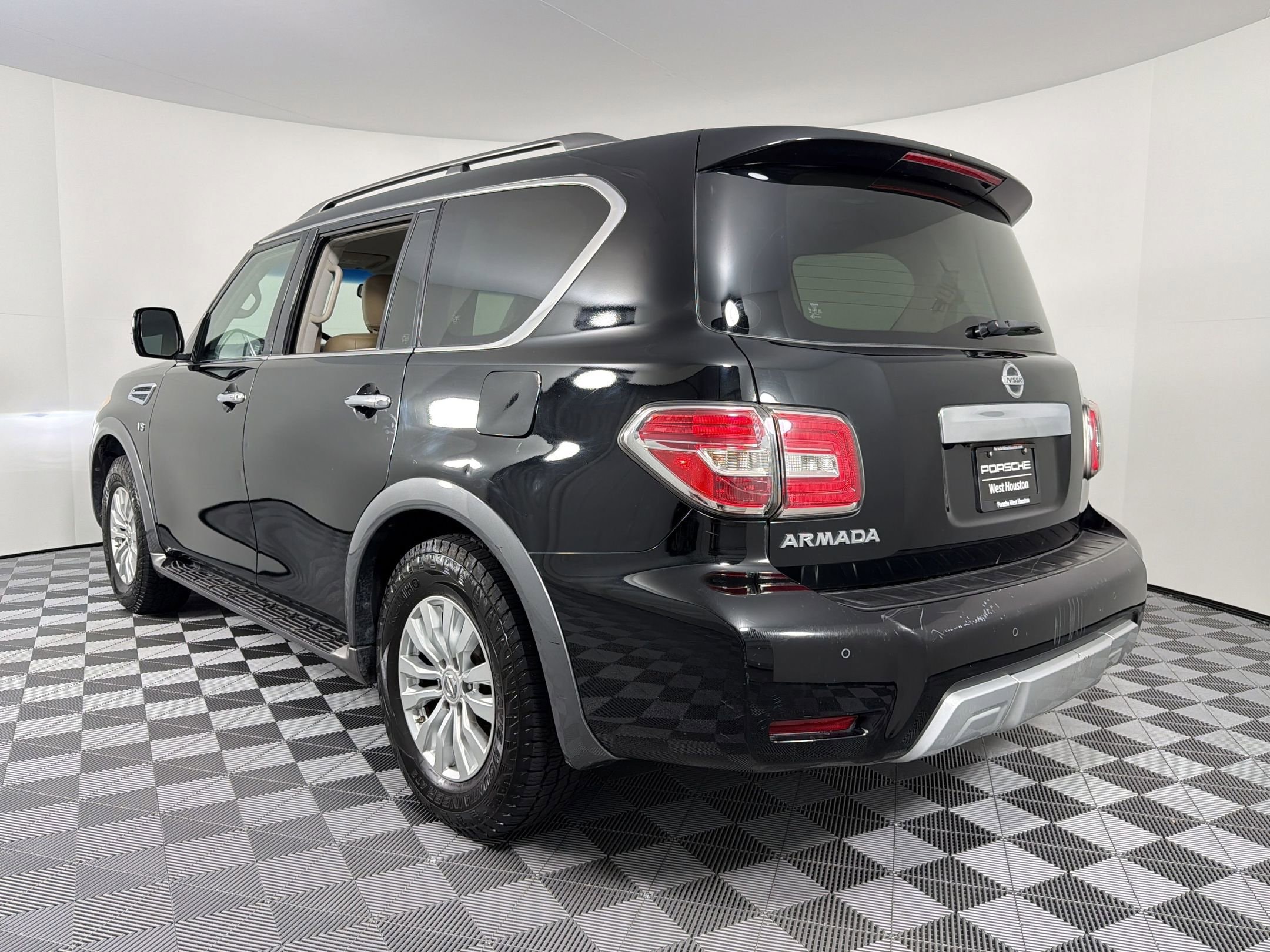Armada SV SUV