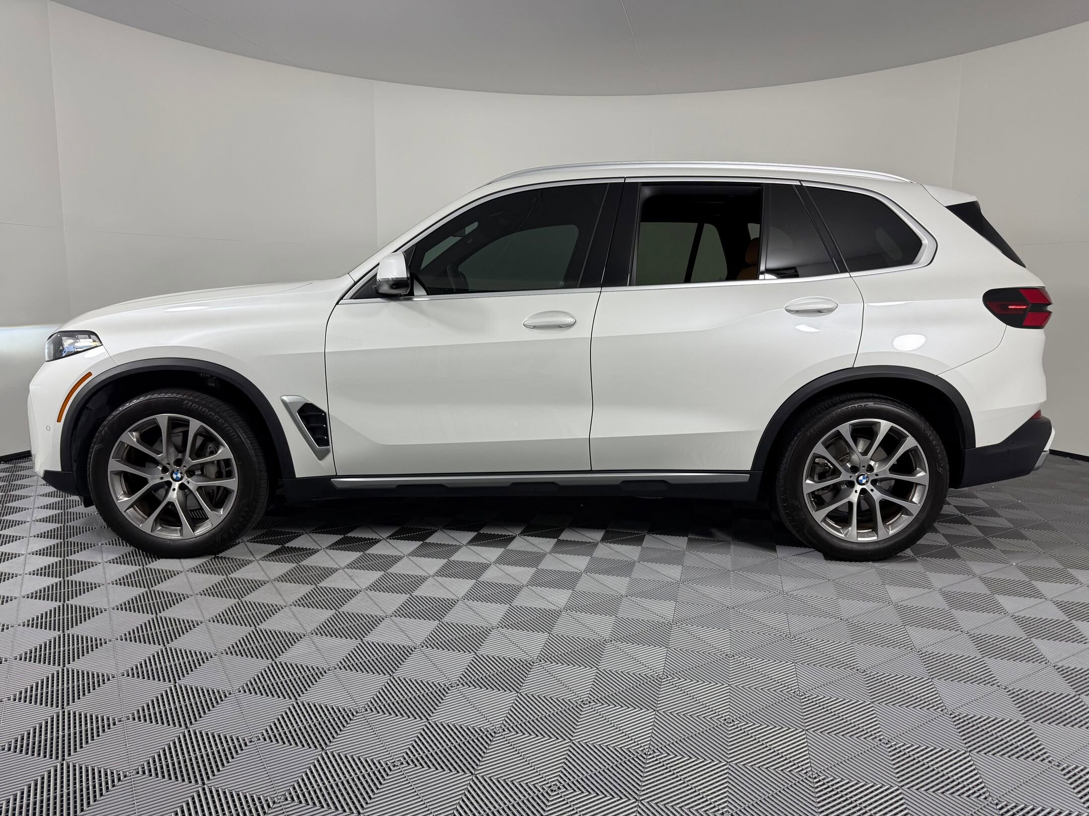 2024 Bmw X5 sDrive40i photo 2