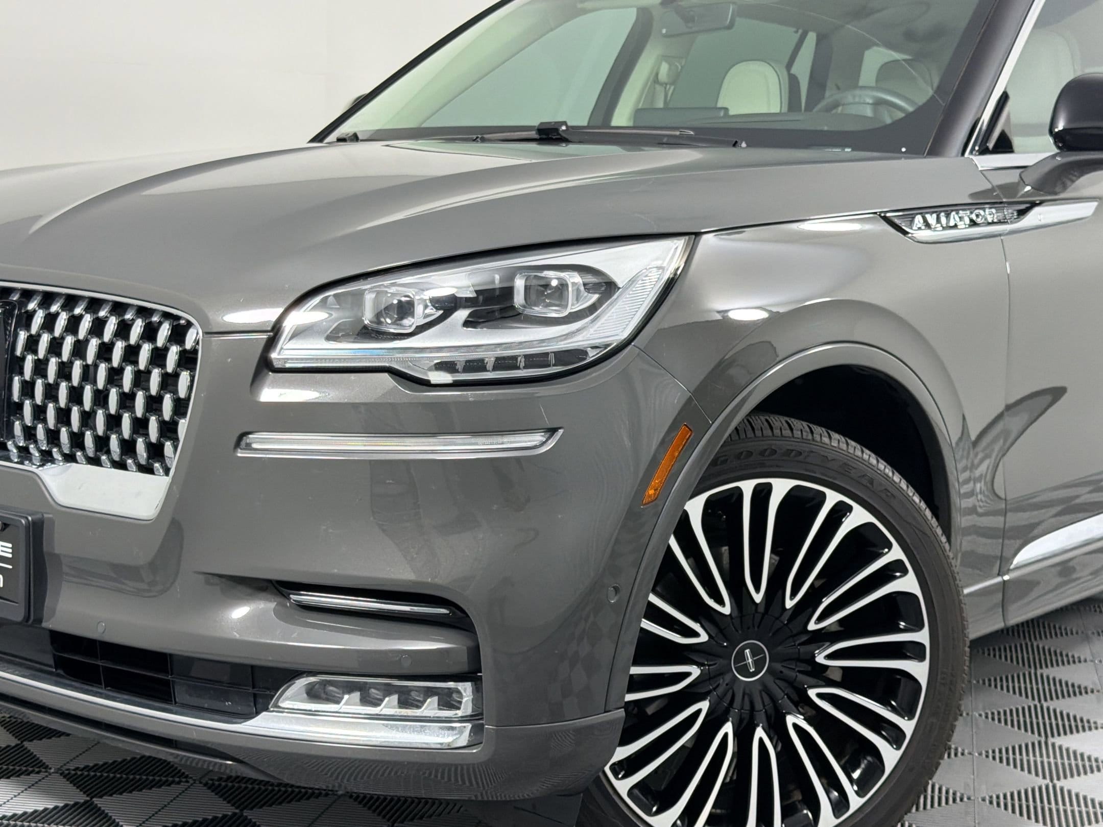 Aviator Black Label SUV