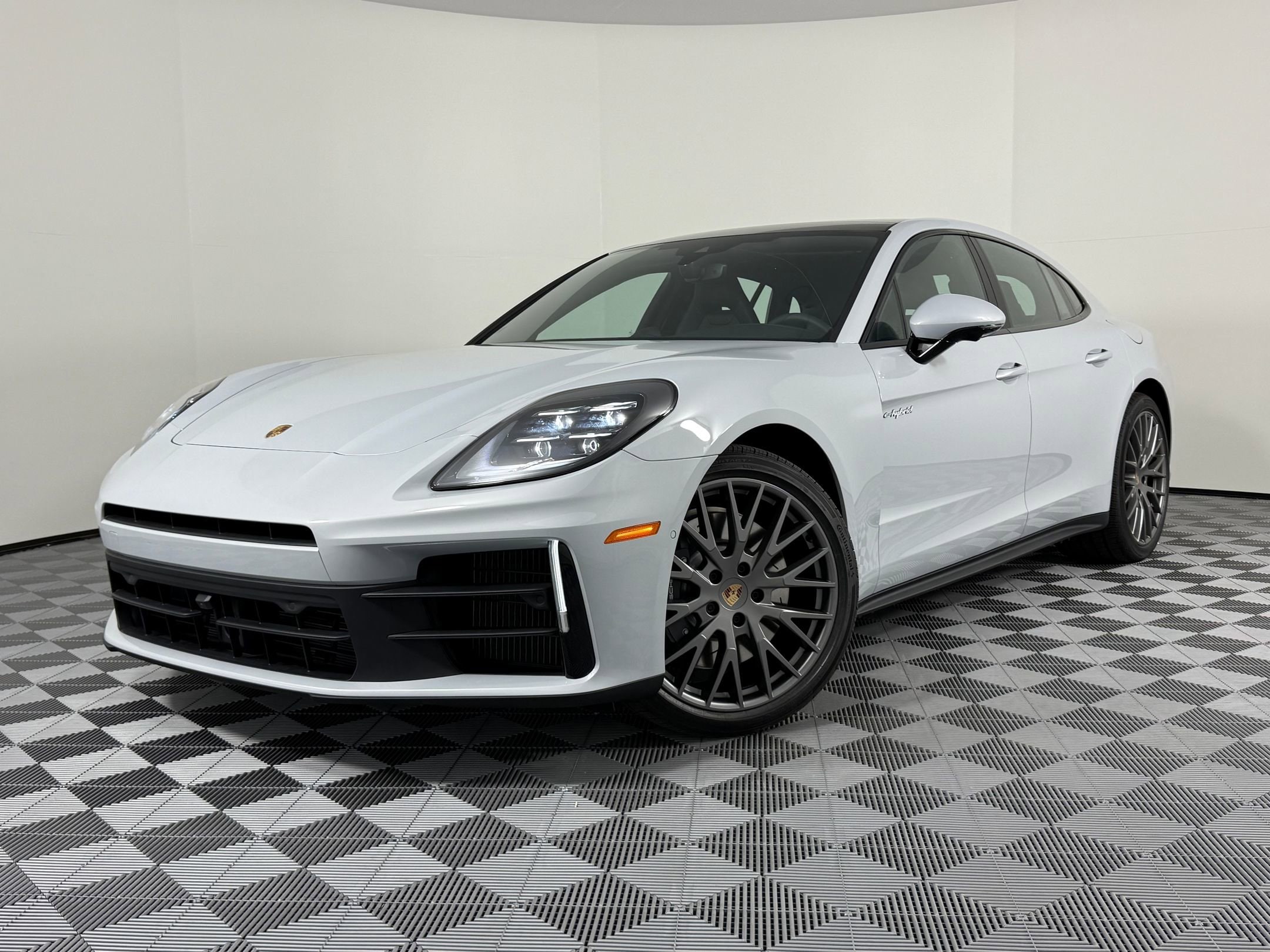 2026 Porsche Panamera 4 E-Hybrid