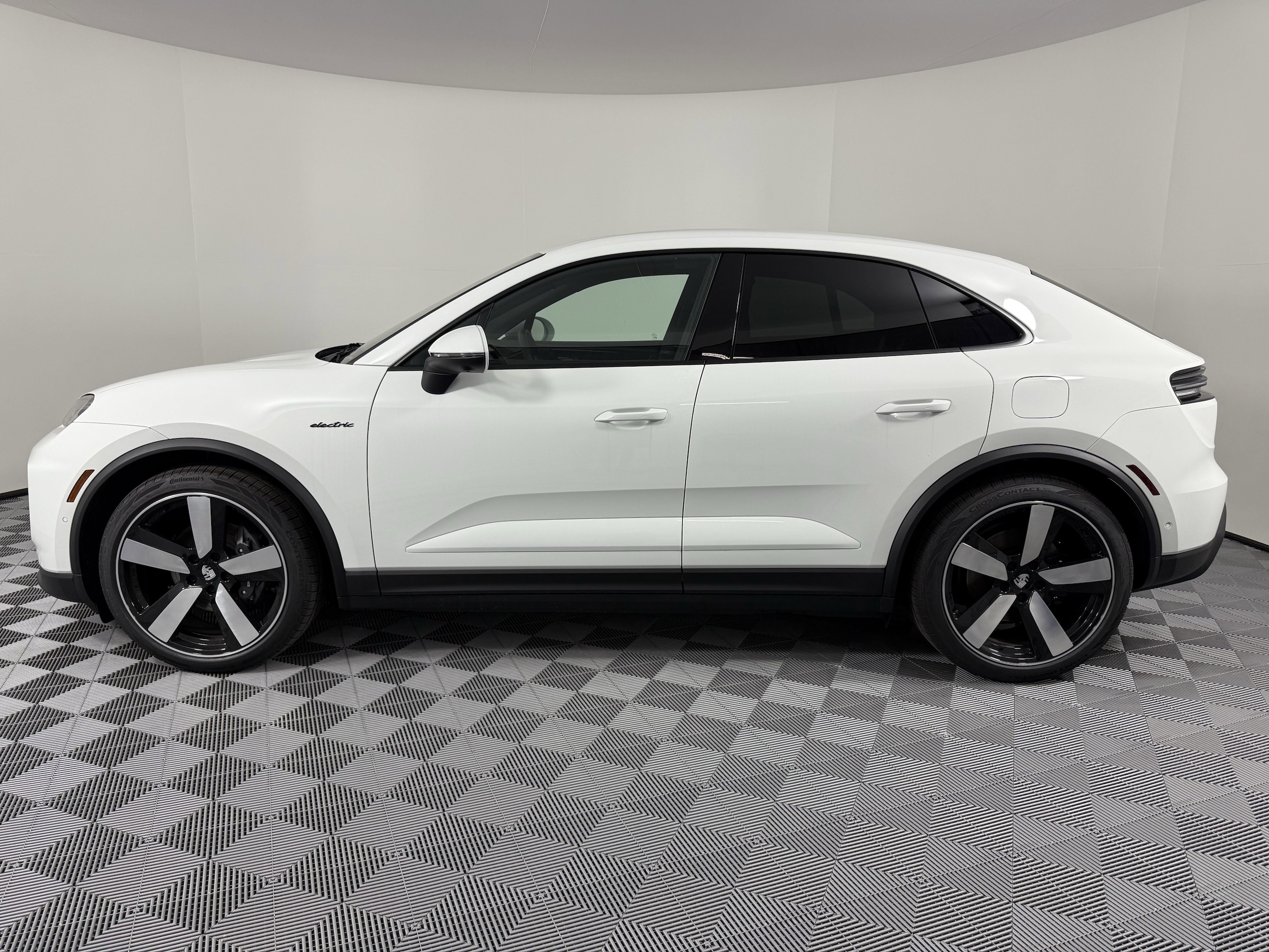 Certified 2025 Porsche Macan Base with VIN WP1AD2XA5SL077057 for sale in Charlotte, NC