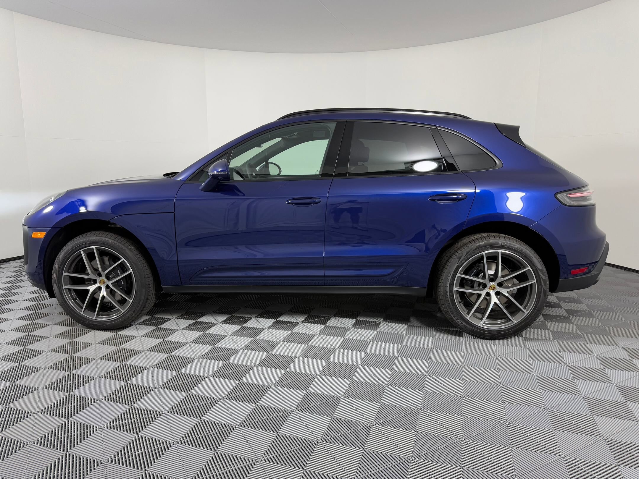 2026 Porsche Macan S photo 2