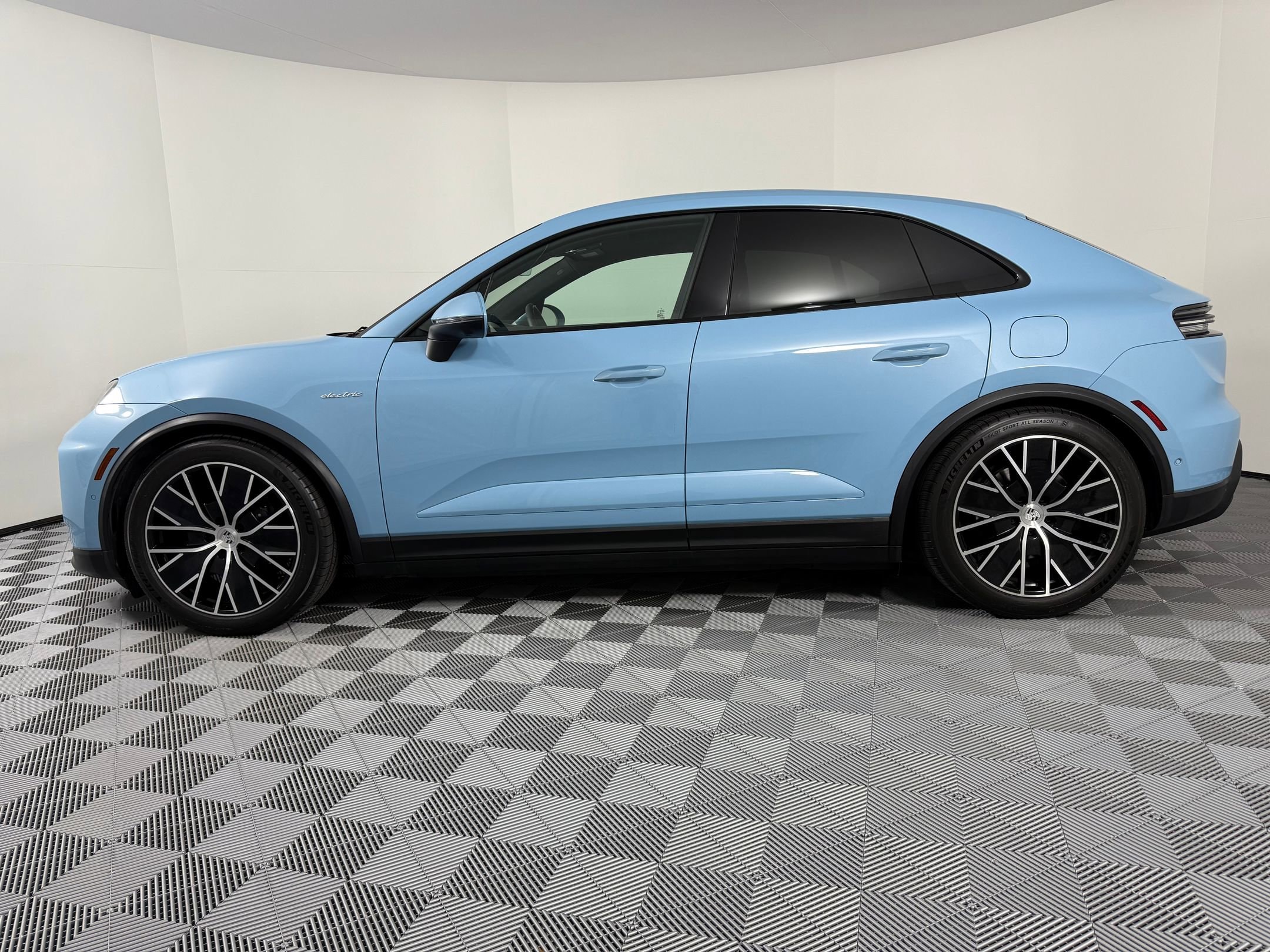 Certified 2025 Porsche Macan Base with VIN WP1AD2XA5SL077656 for sale in Houston, TX