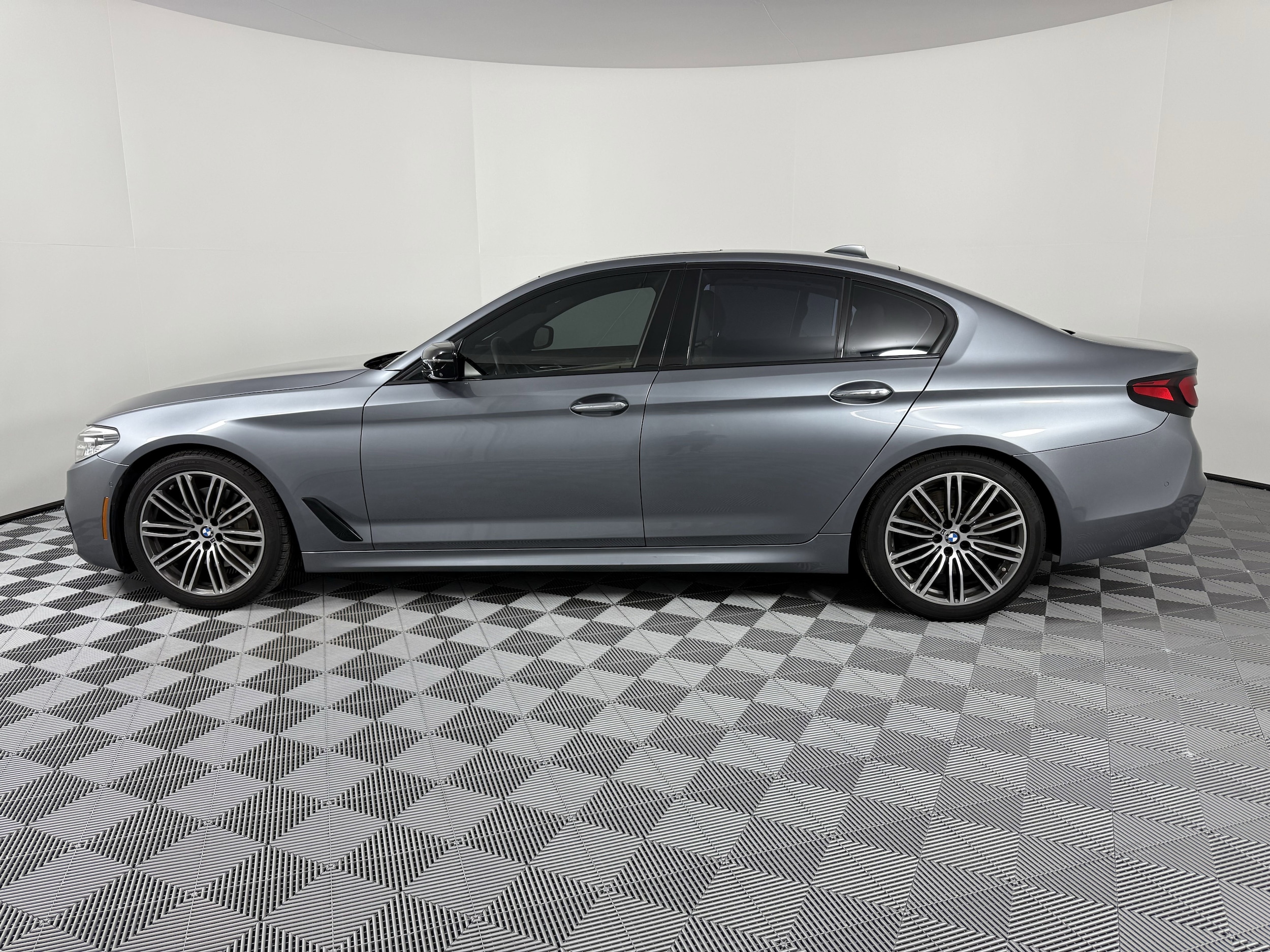 Used 2017 BMW 5 Series 540i with VIN WBAJE7C30HG889760 for sale in Houston, TX