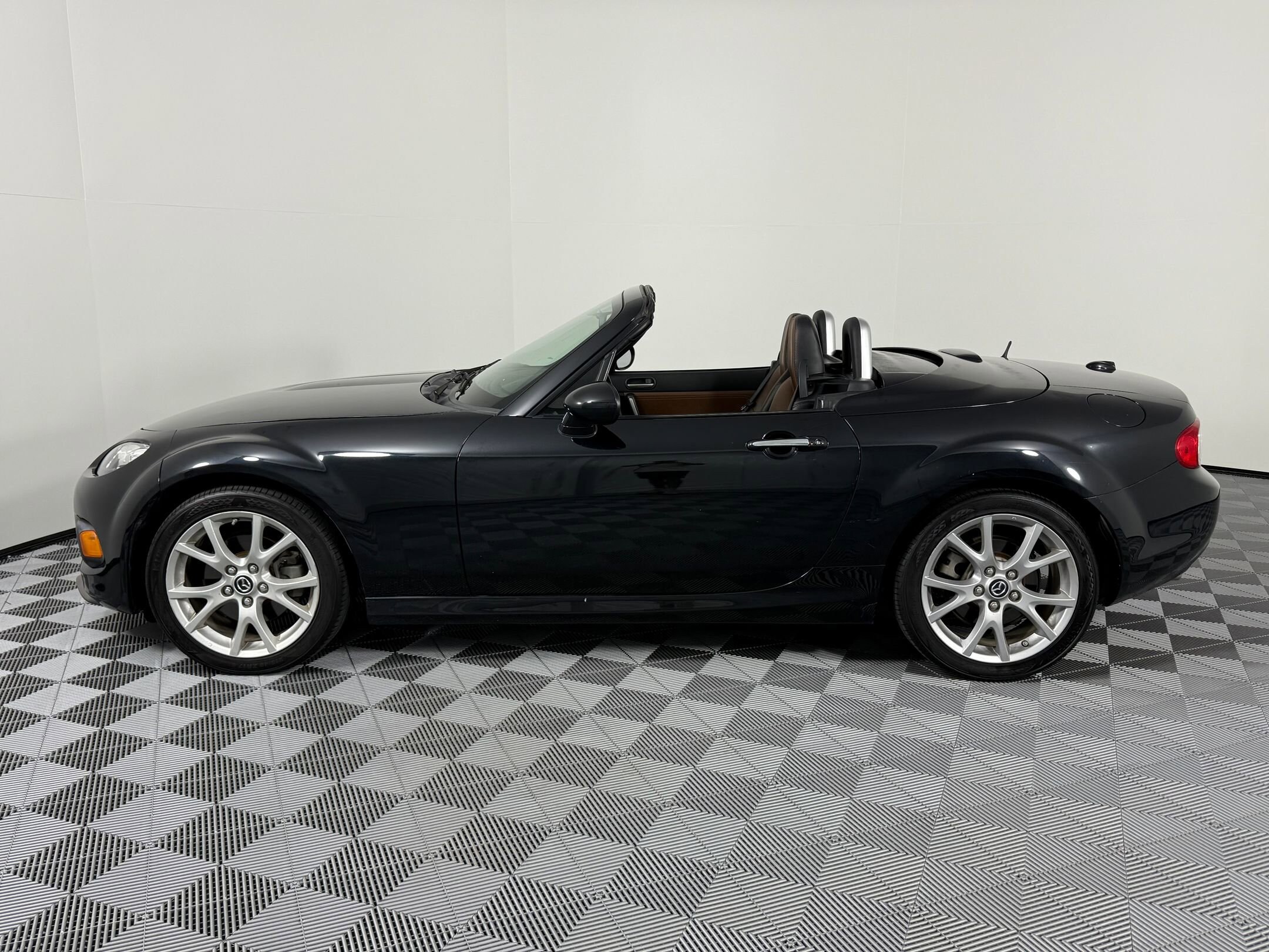 2014 Mazda MX-5 Miata Miata Grand Touring photo 2