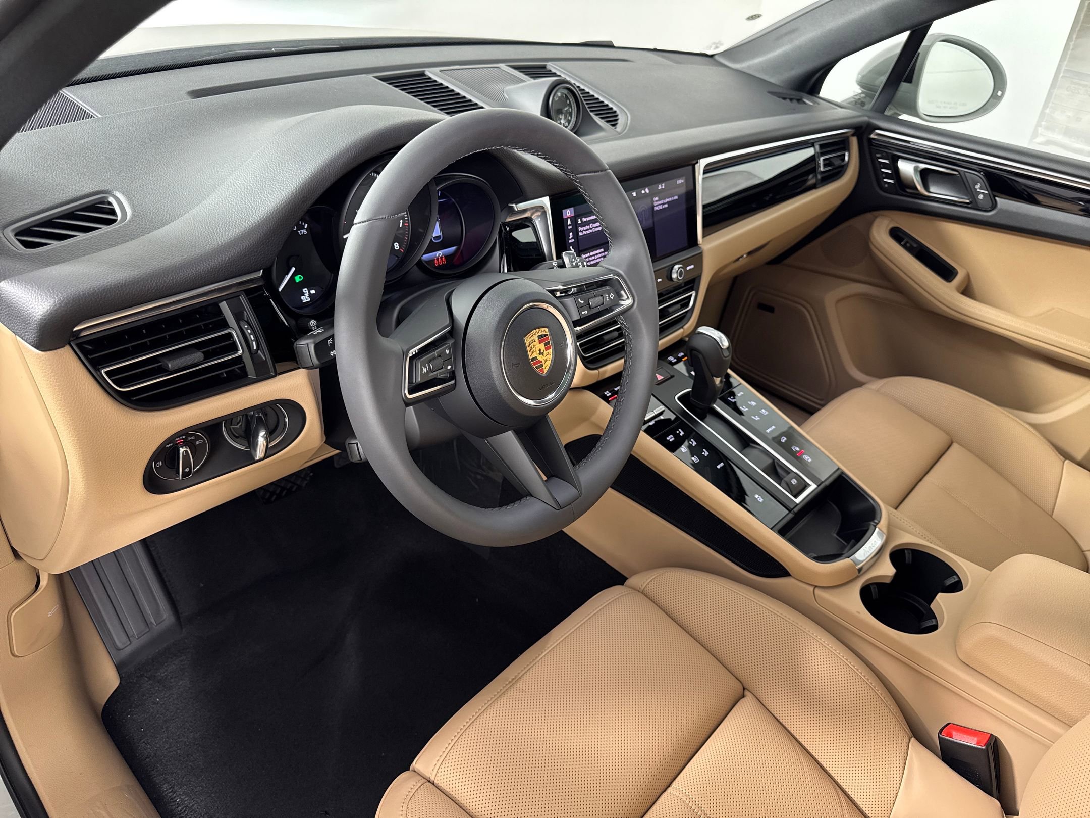 2026 Porsche Macan T photo 4