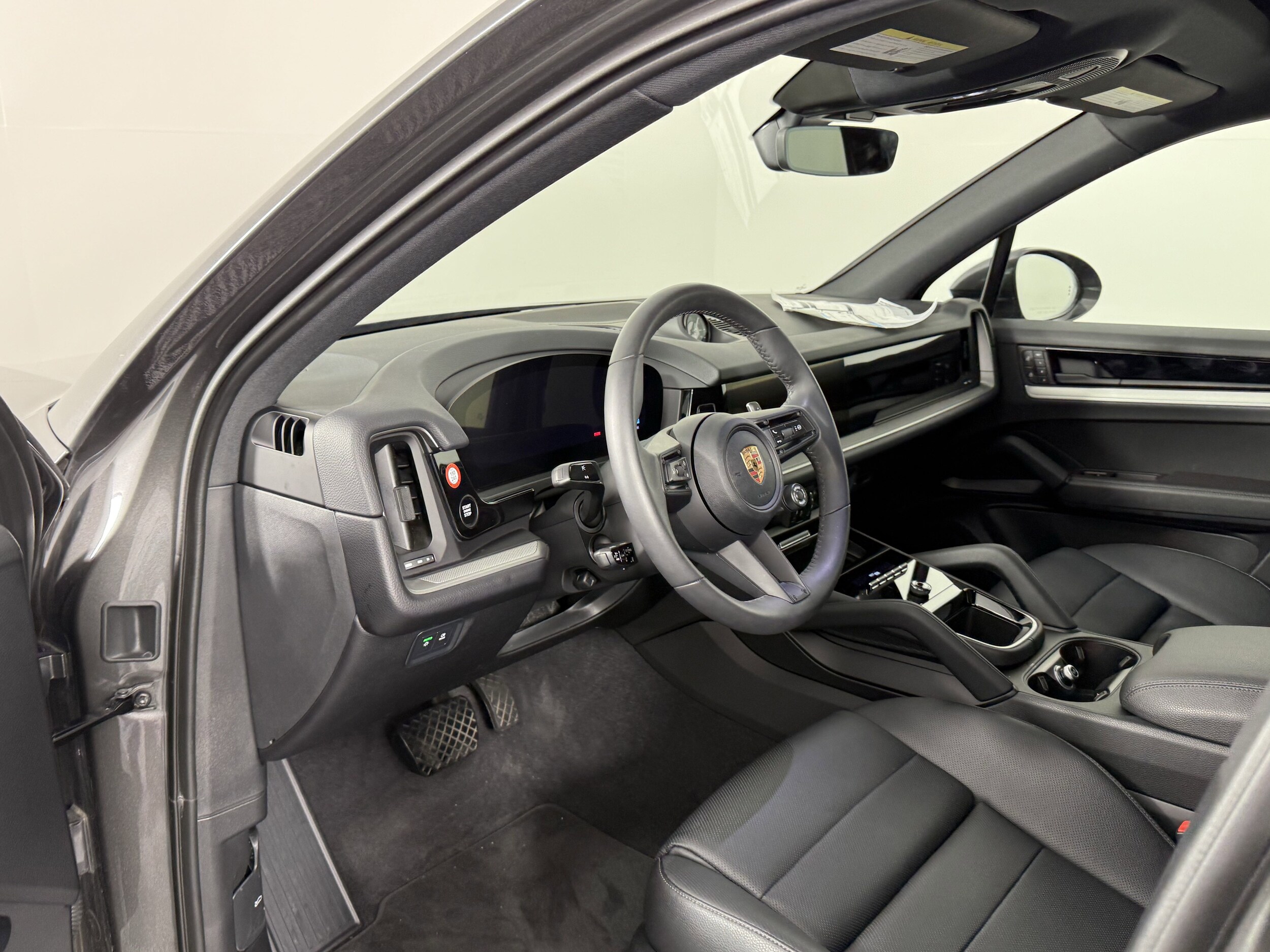 2025 Porsche Cayenne photo 4