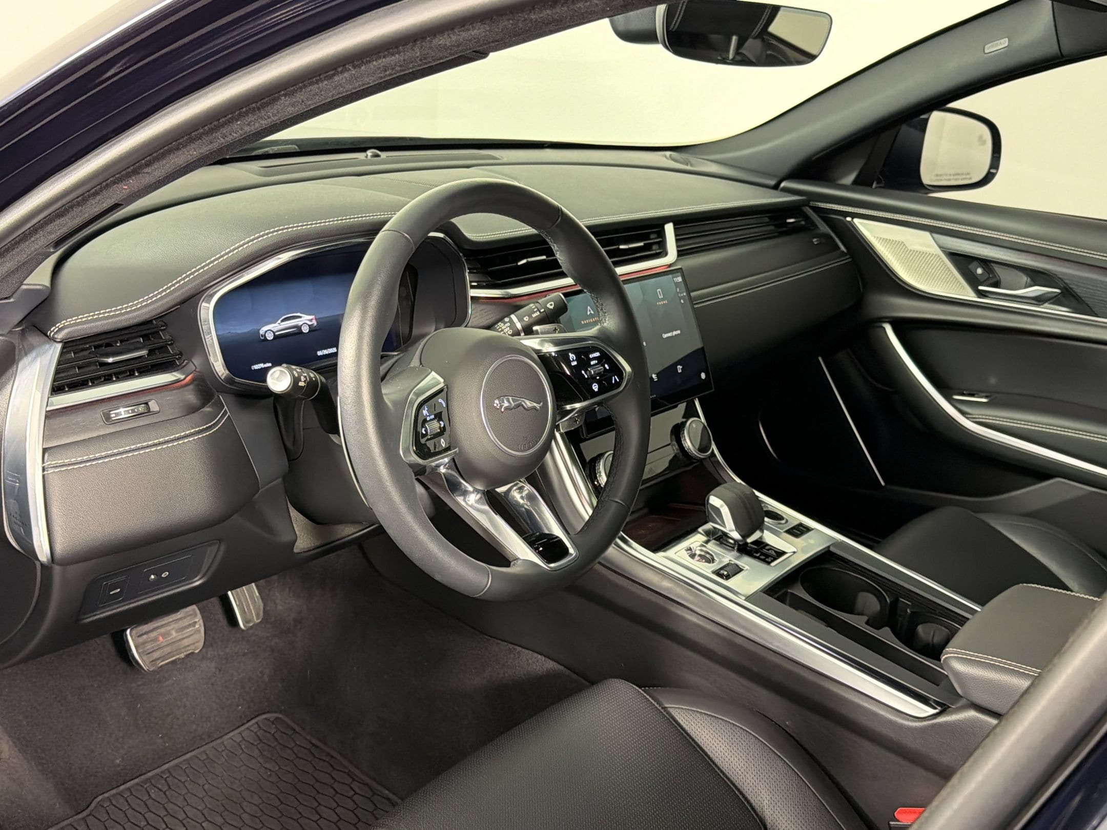 XF R-Dynamic SE Sedan