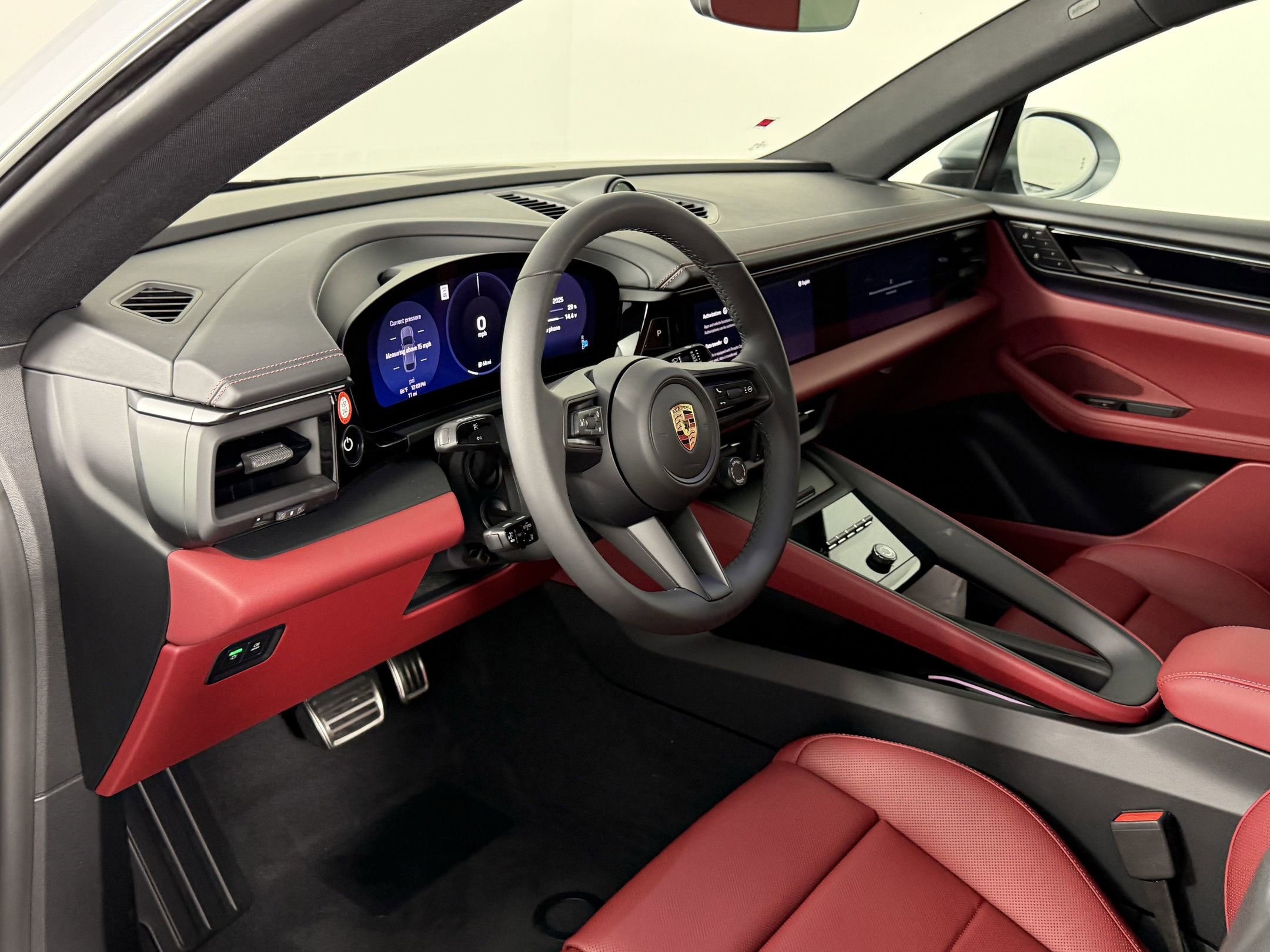 2025 Porsche Macan Electric photo 4