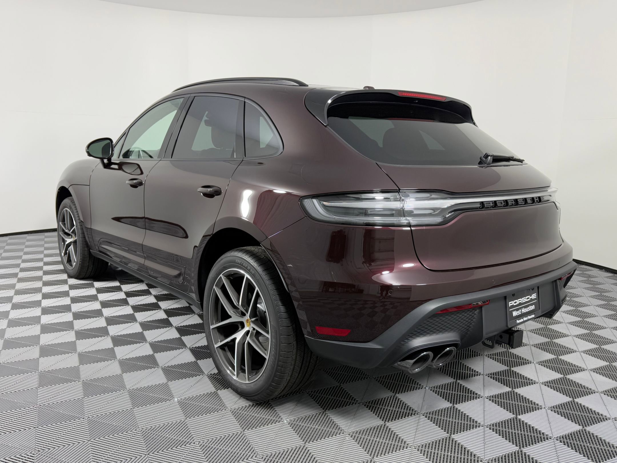 2026 Porsche Macan T photo 3