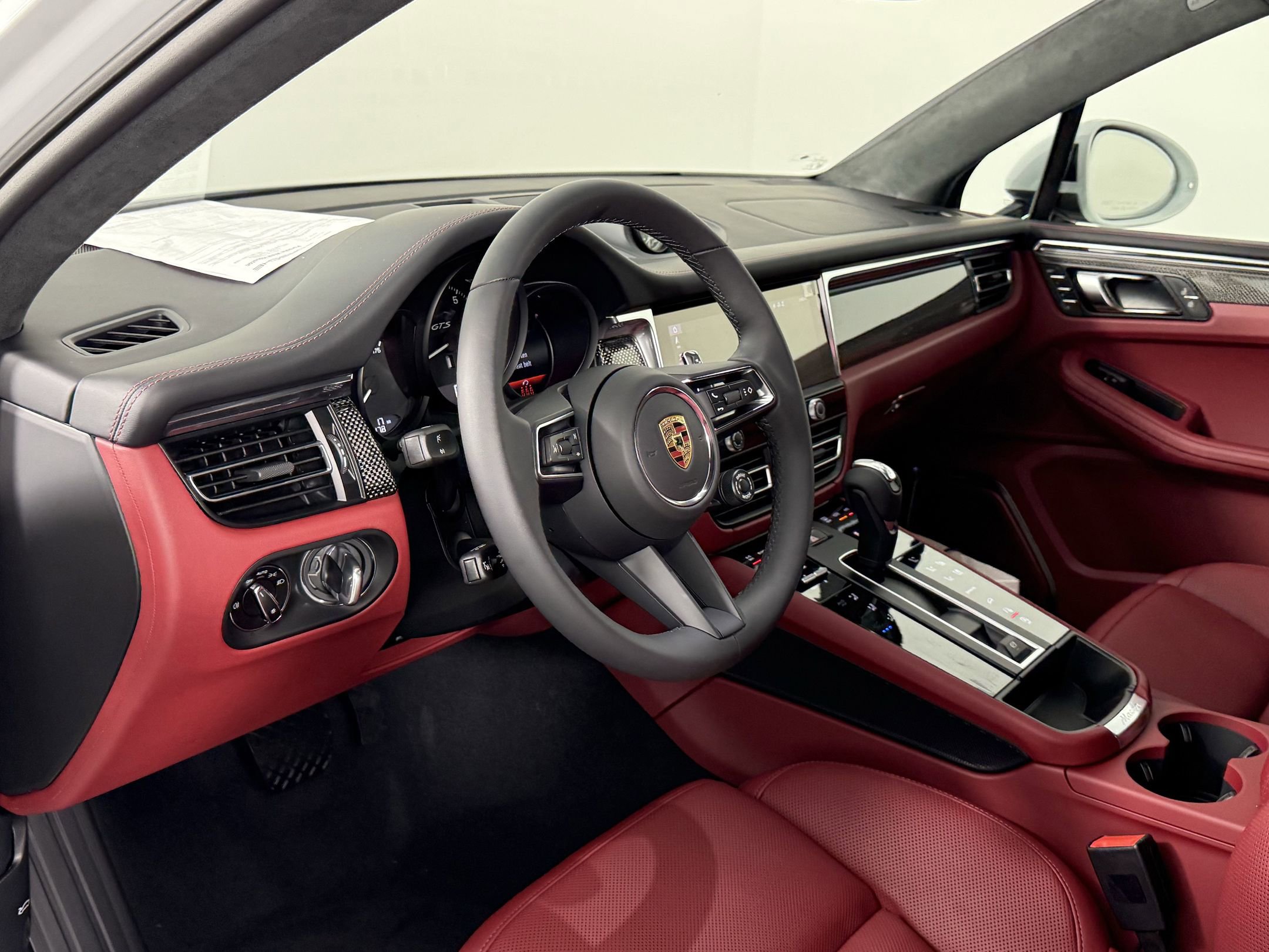 2026 Porsche Macan GTS photo 4