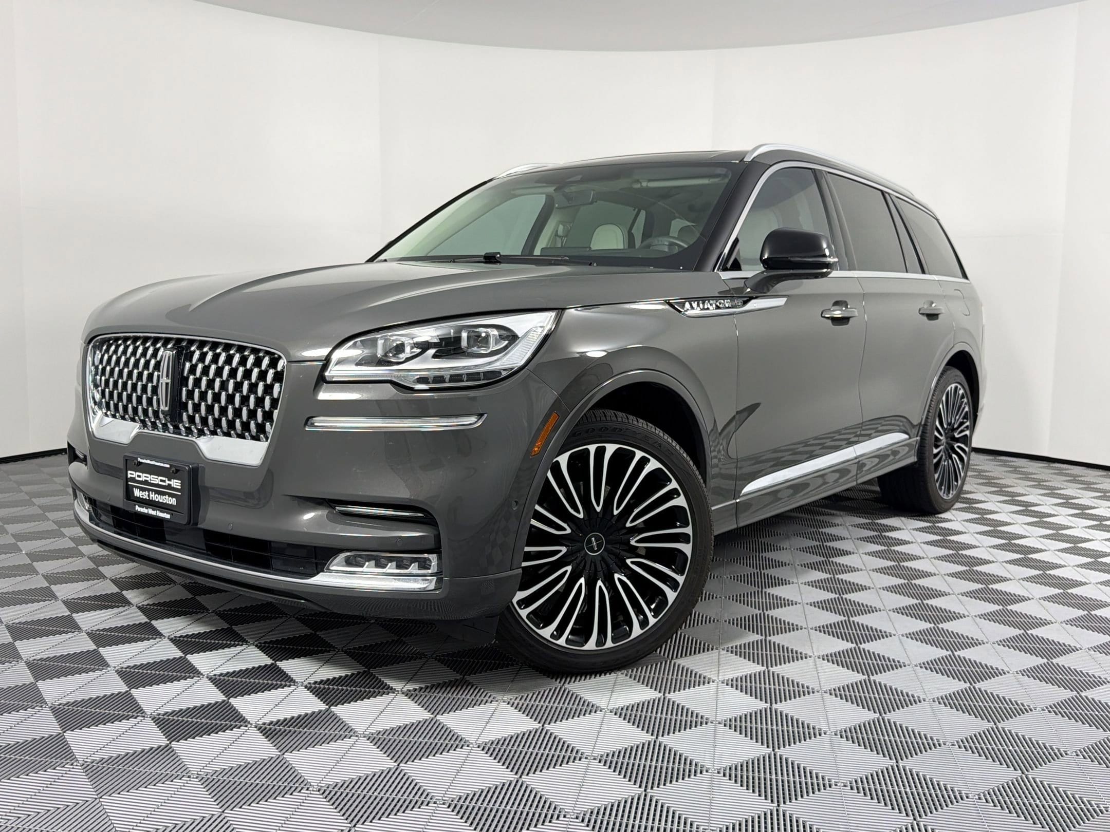 Aviator Black Label SUV