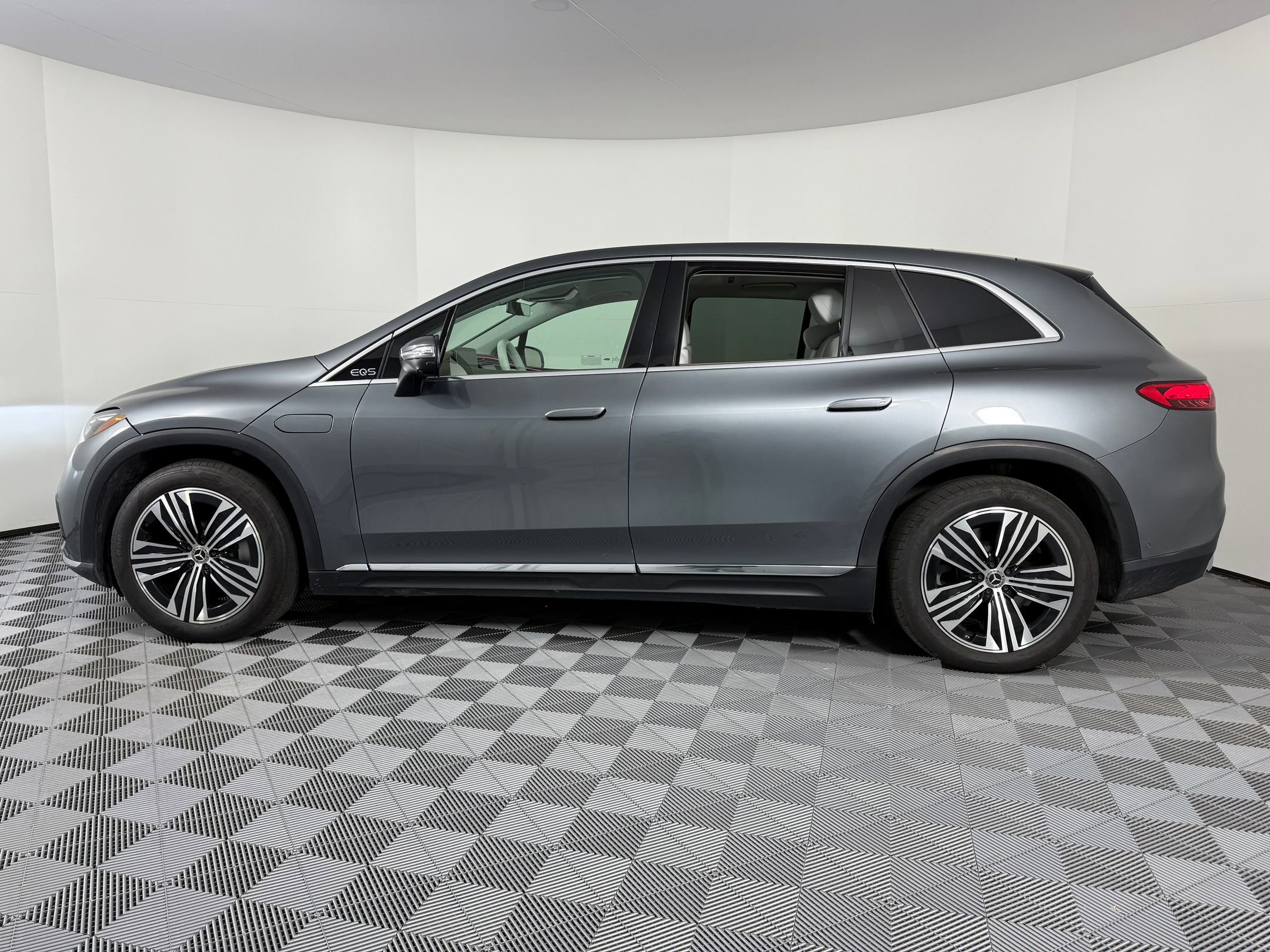 Used 2023 Mercedes-Benz EQS SUV Base with VIN 4JGDM2DB7PA000669 for sale in Houston, TX