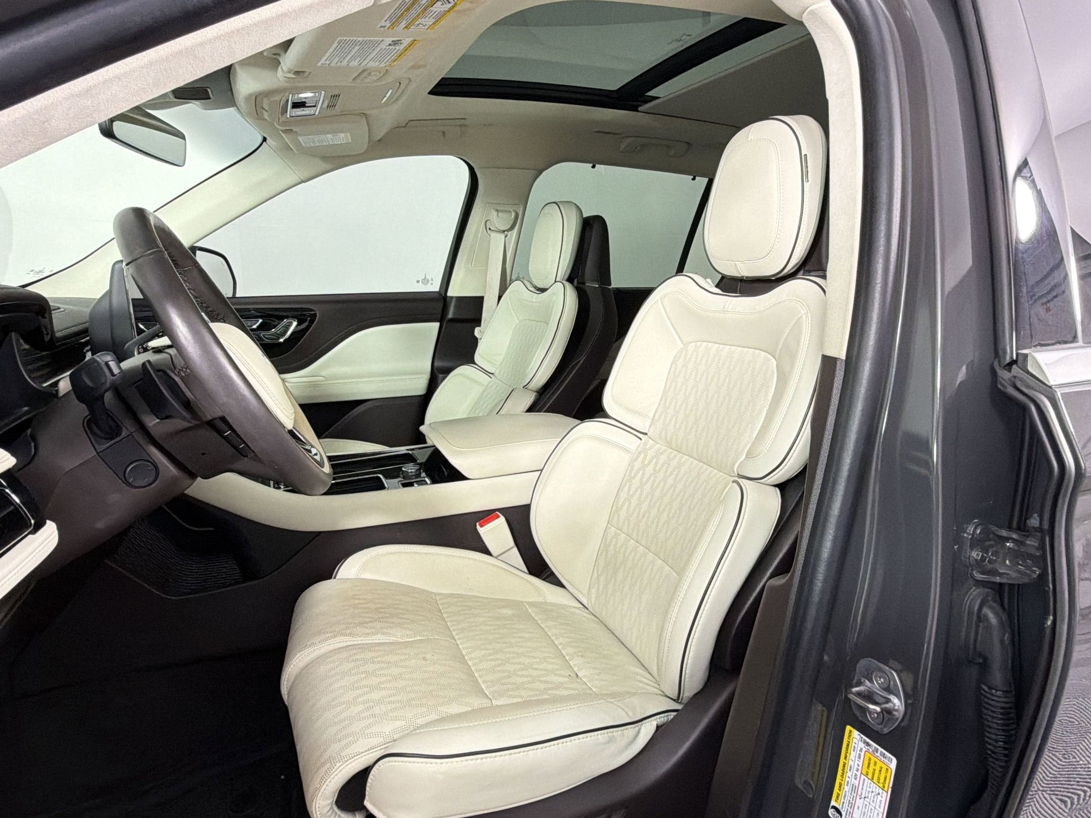 Aviator Black Label SUV