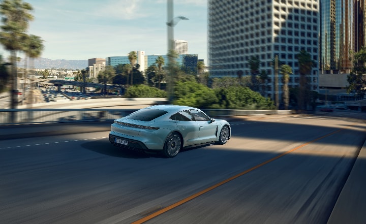 2023-Porsche-Taycan-4S-Sedan-L03-720x441.jpg