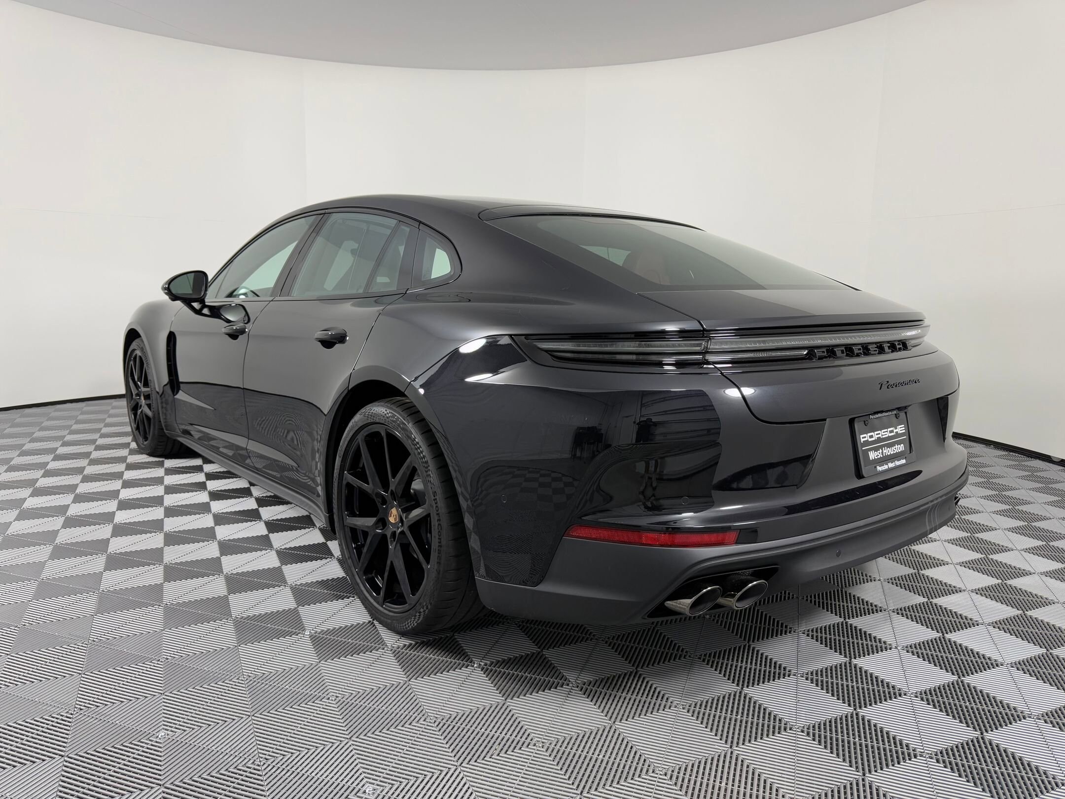 2026 Porsche Panamera 4 photo 3