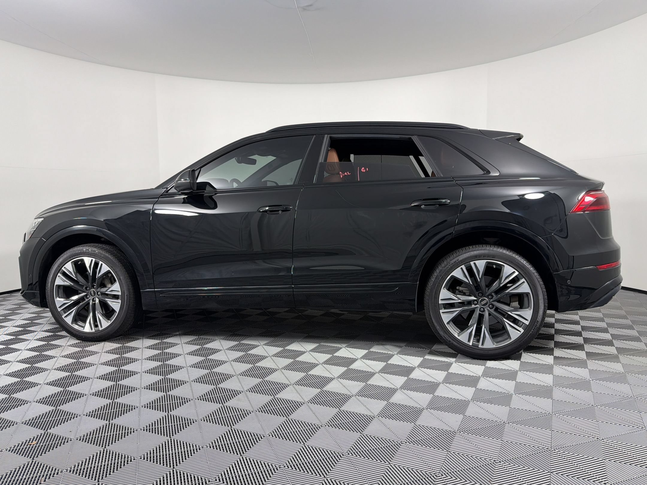 Q8 Premium Plus SUV