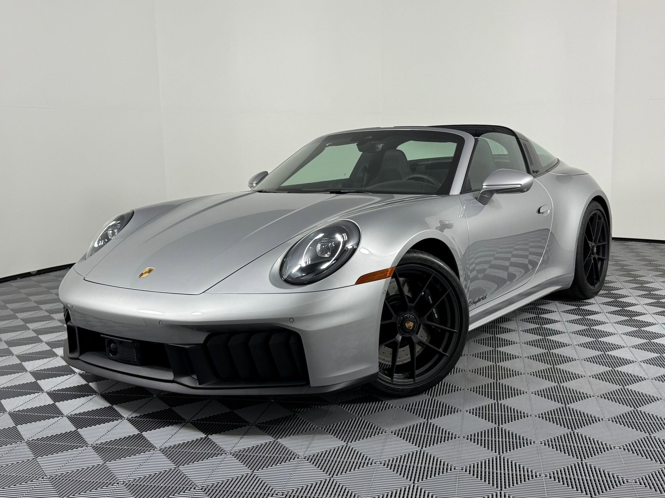 2025 Porsche 911 4 GTS