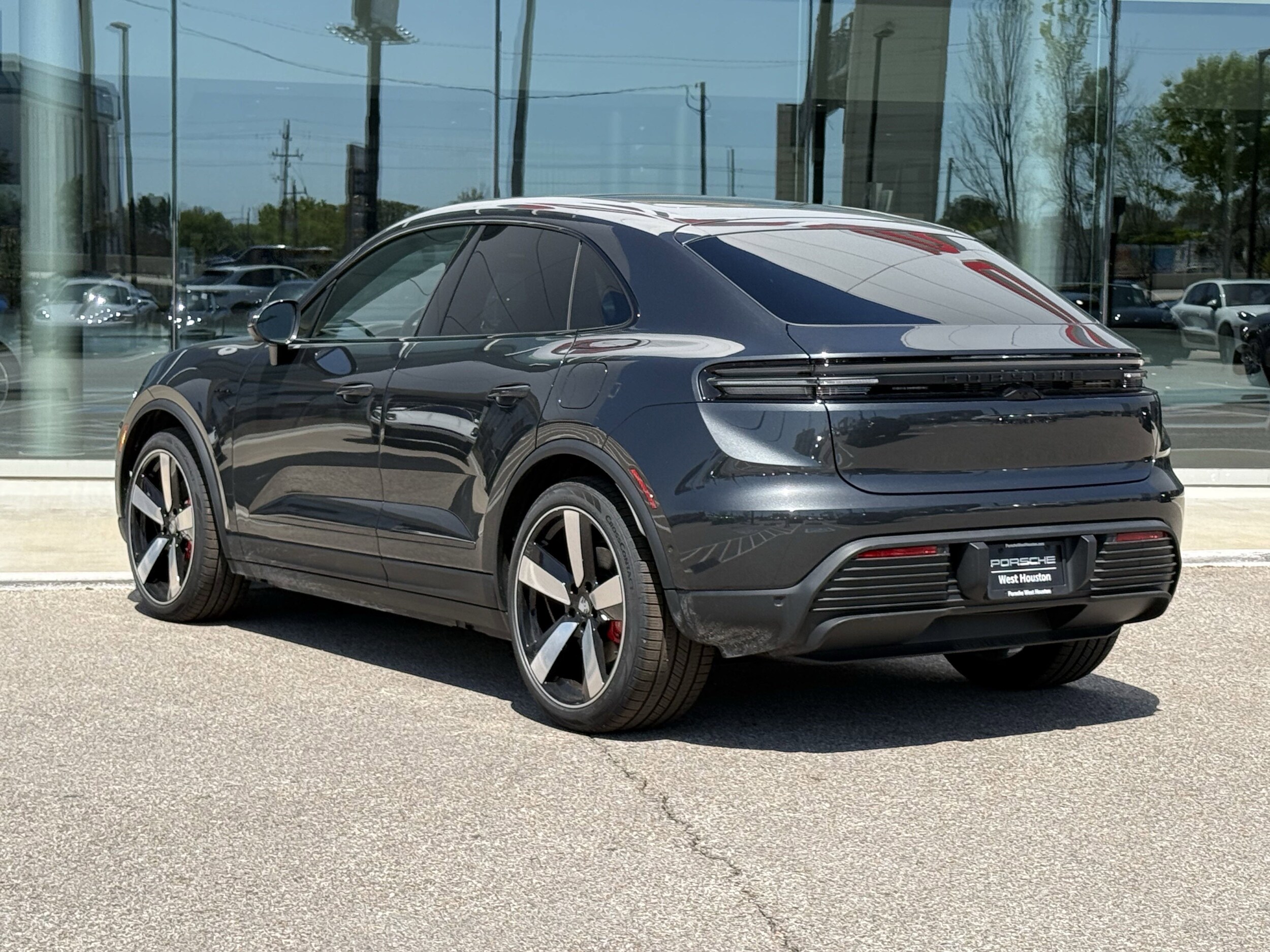 2025 Porsche Macan Electric photo 3