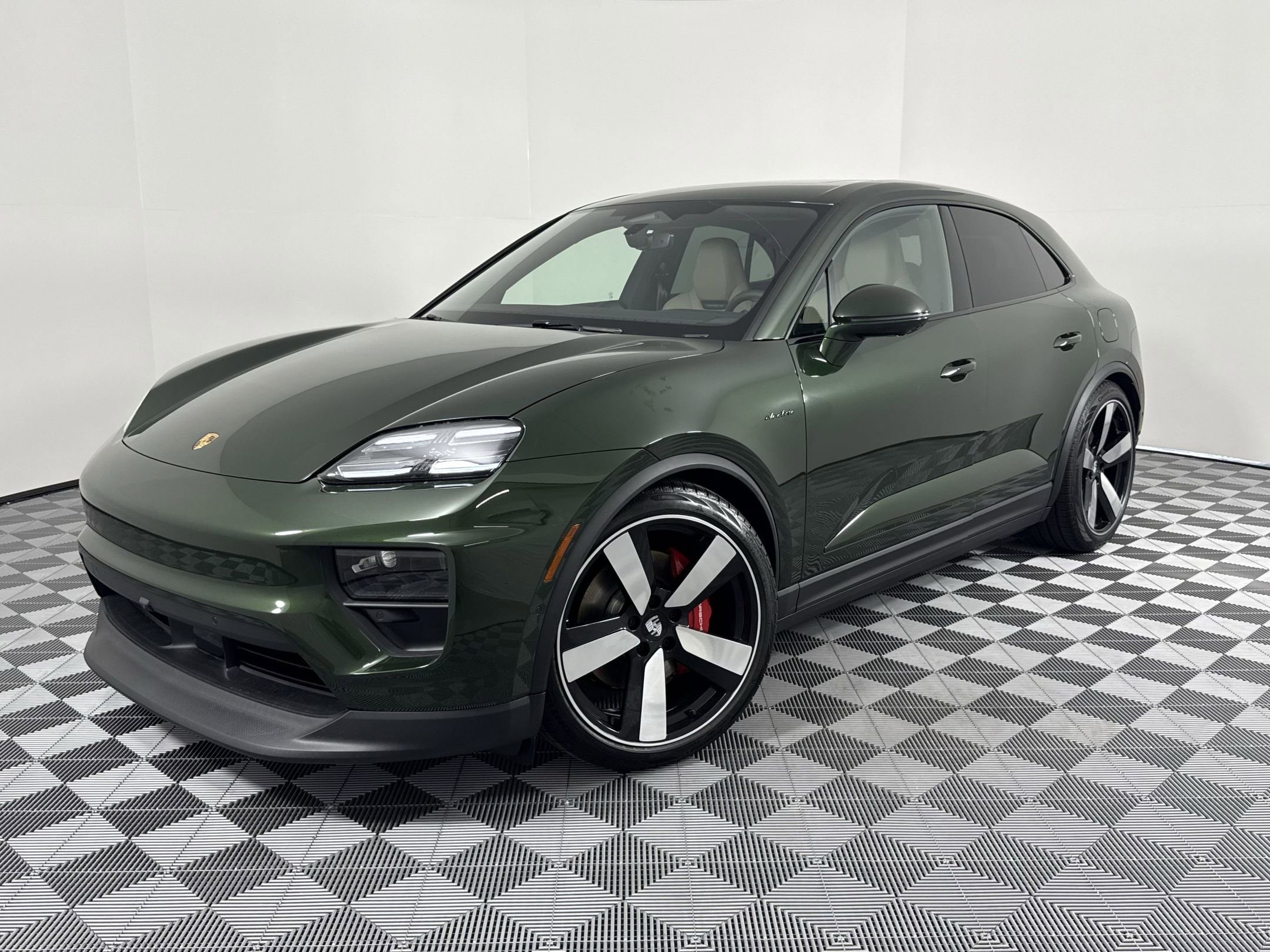 2025 Porsche Macan Electric 4S
