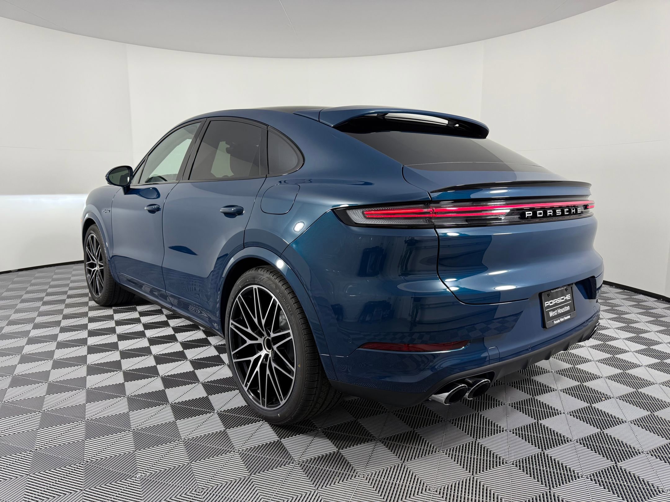 2026 Porsche Cayenne E-Hybrid Coupe photo 3