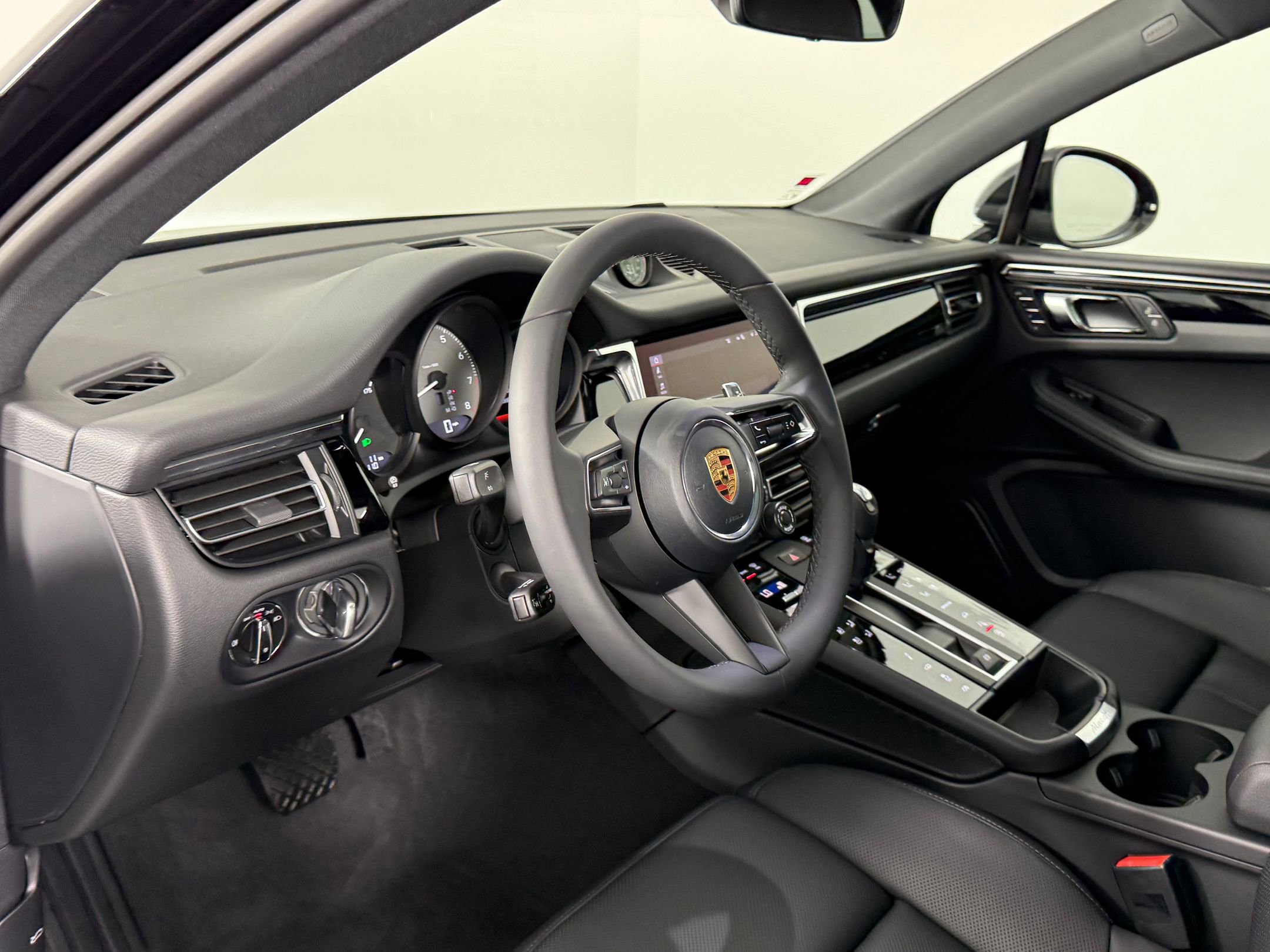 2026 Porsche Macan S photo 4