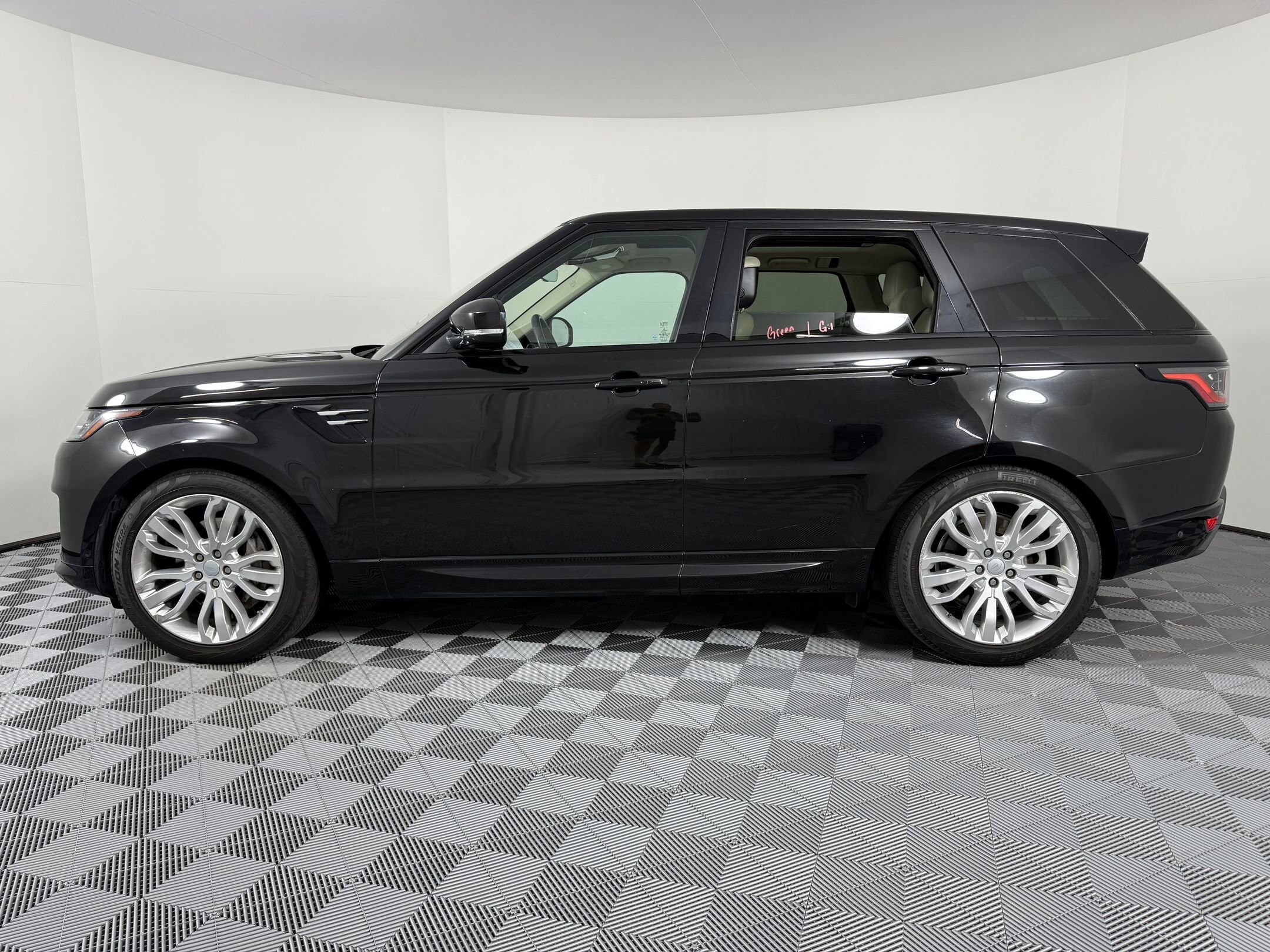2020 Land Rover Range Rover Sport HSE photo 2